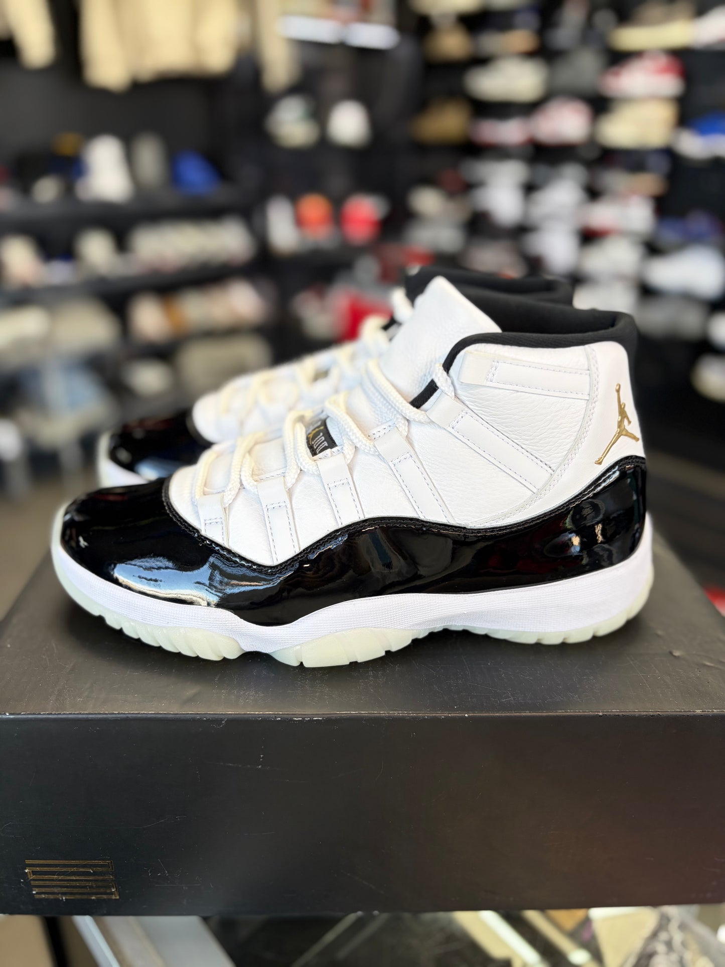 Jordan 11 “Gratitude” Size 9.5
