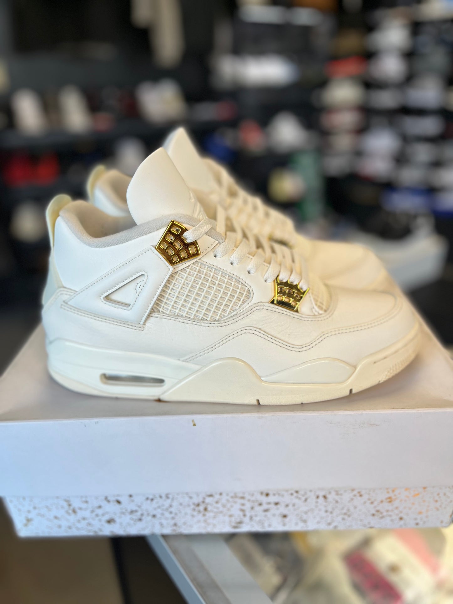 Jordan 4 “Metallic Gold” Size 10.5