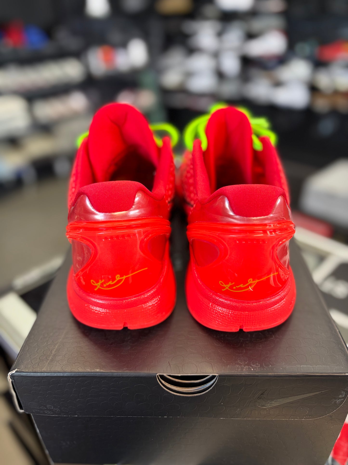Kobe 6 Protro “Reverse Grinch” Size 10.5
