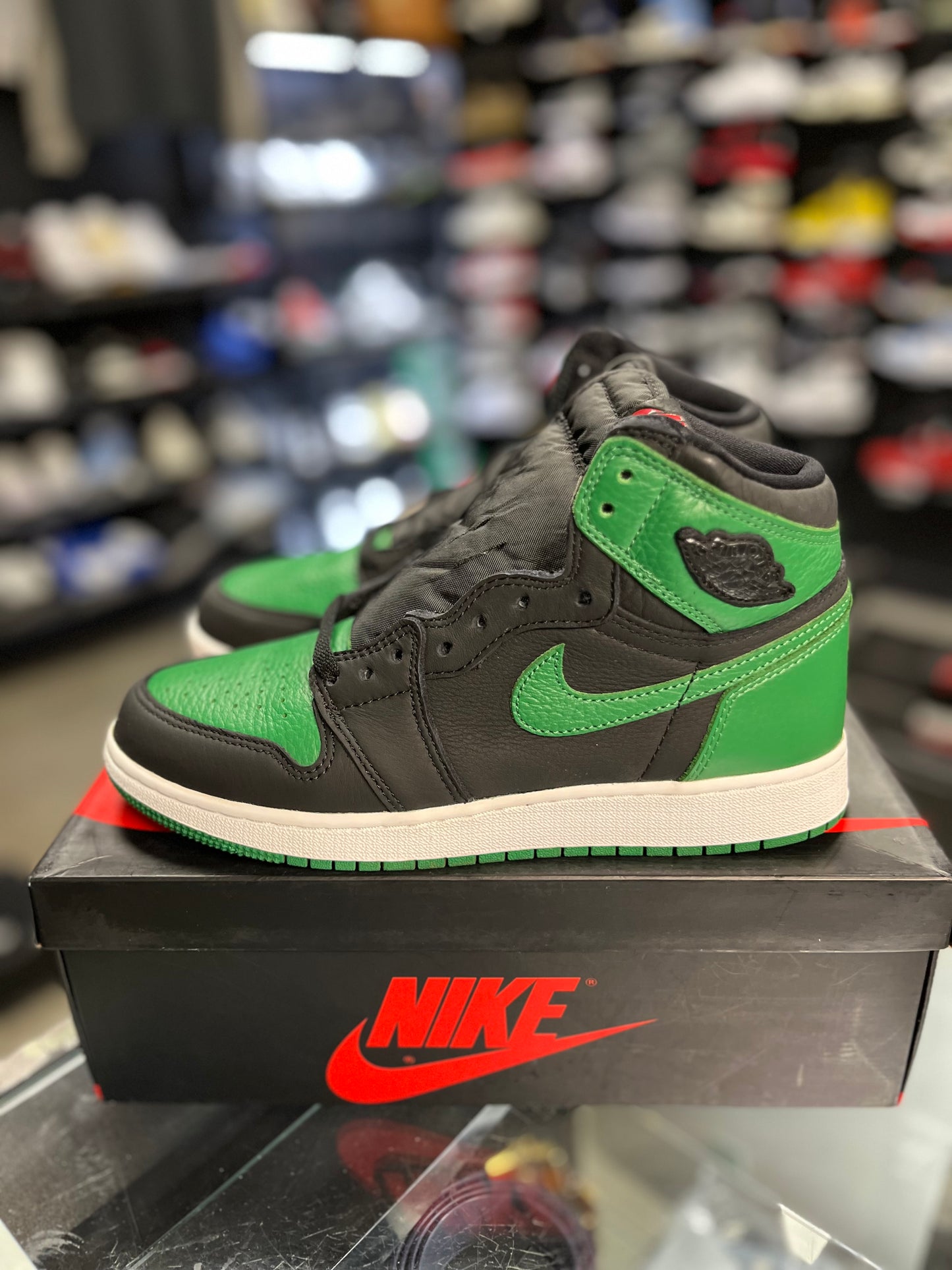 Jordan 1 “Pine Green 2.0” (Gs) Size 7y/8.5w