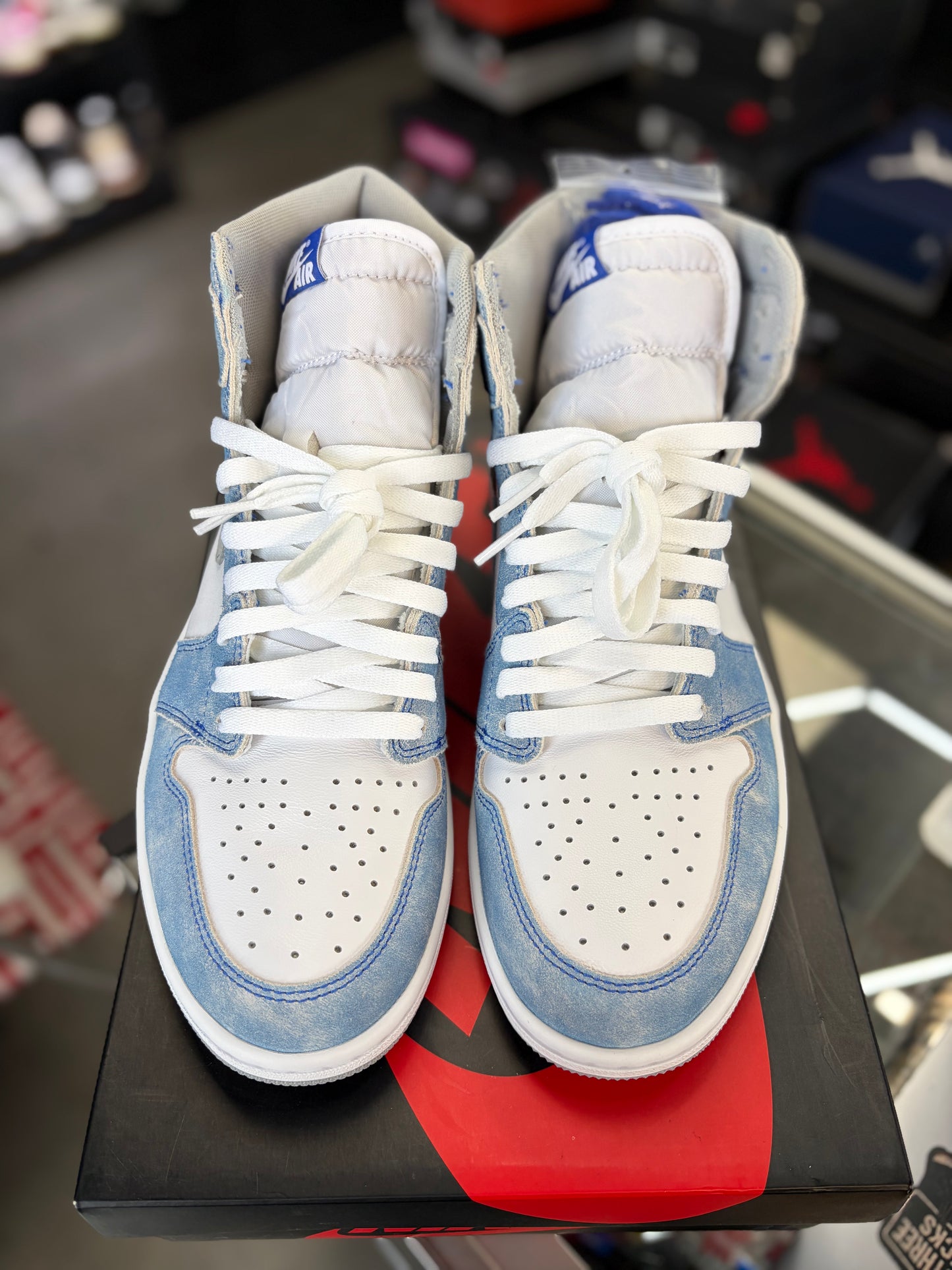 Jordan 1 “Hyper Royal” Size 10.5