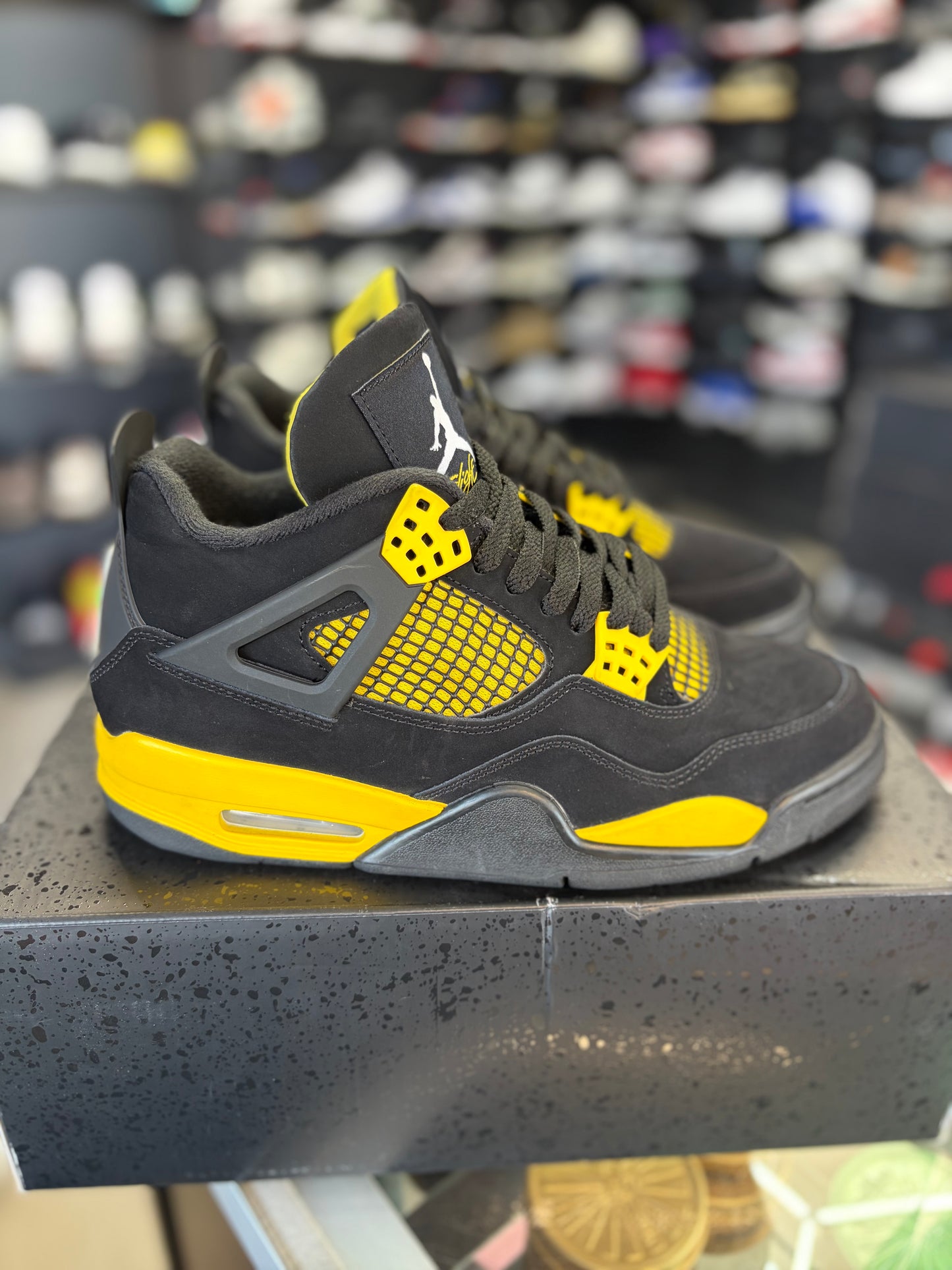 Jordan 4 “Thunder” Size 8