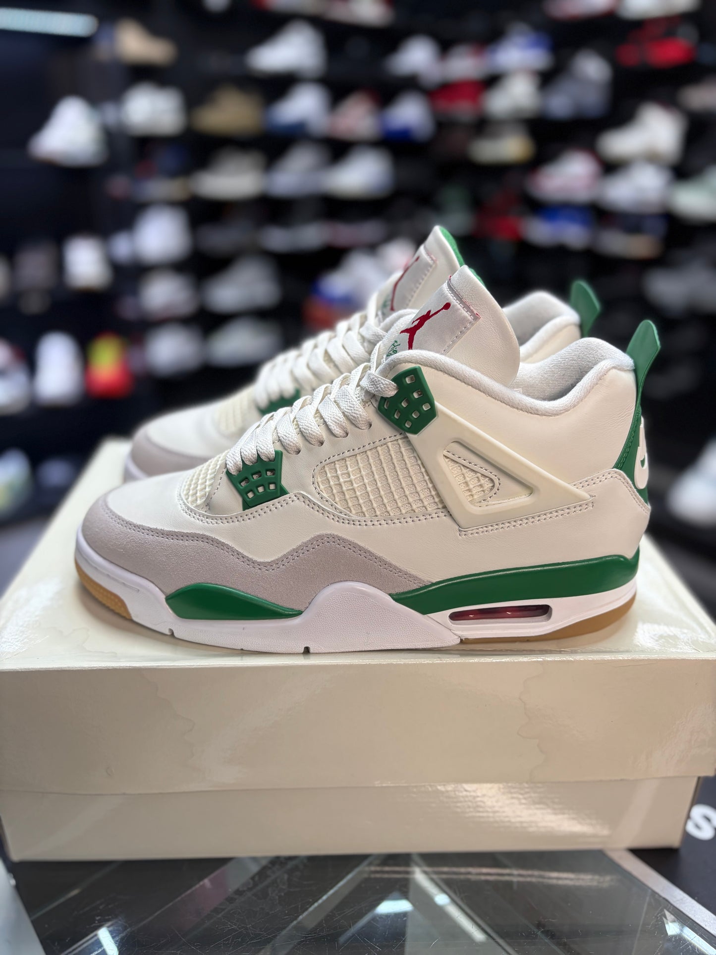 Jordan 4 SB “Pine Green” Size 10