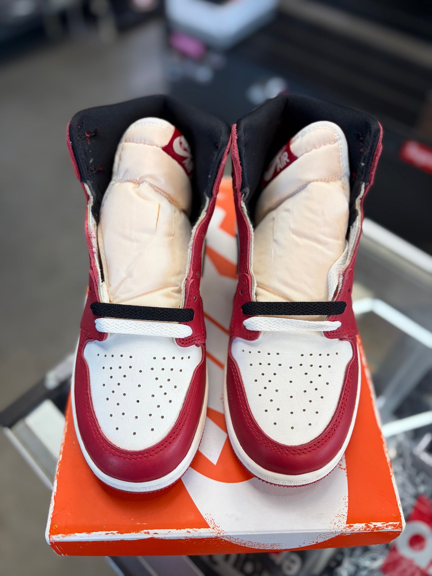 Jordan 1 “Lost & Found” (Gs) Size 5.5y / 7w