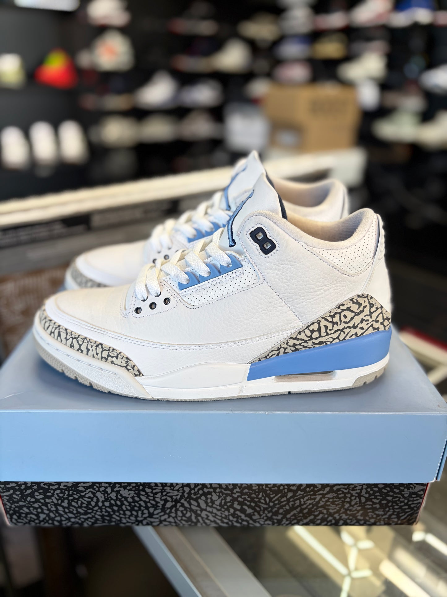Jordan 3 “UNC” Size 9