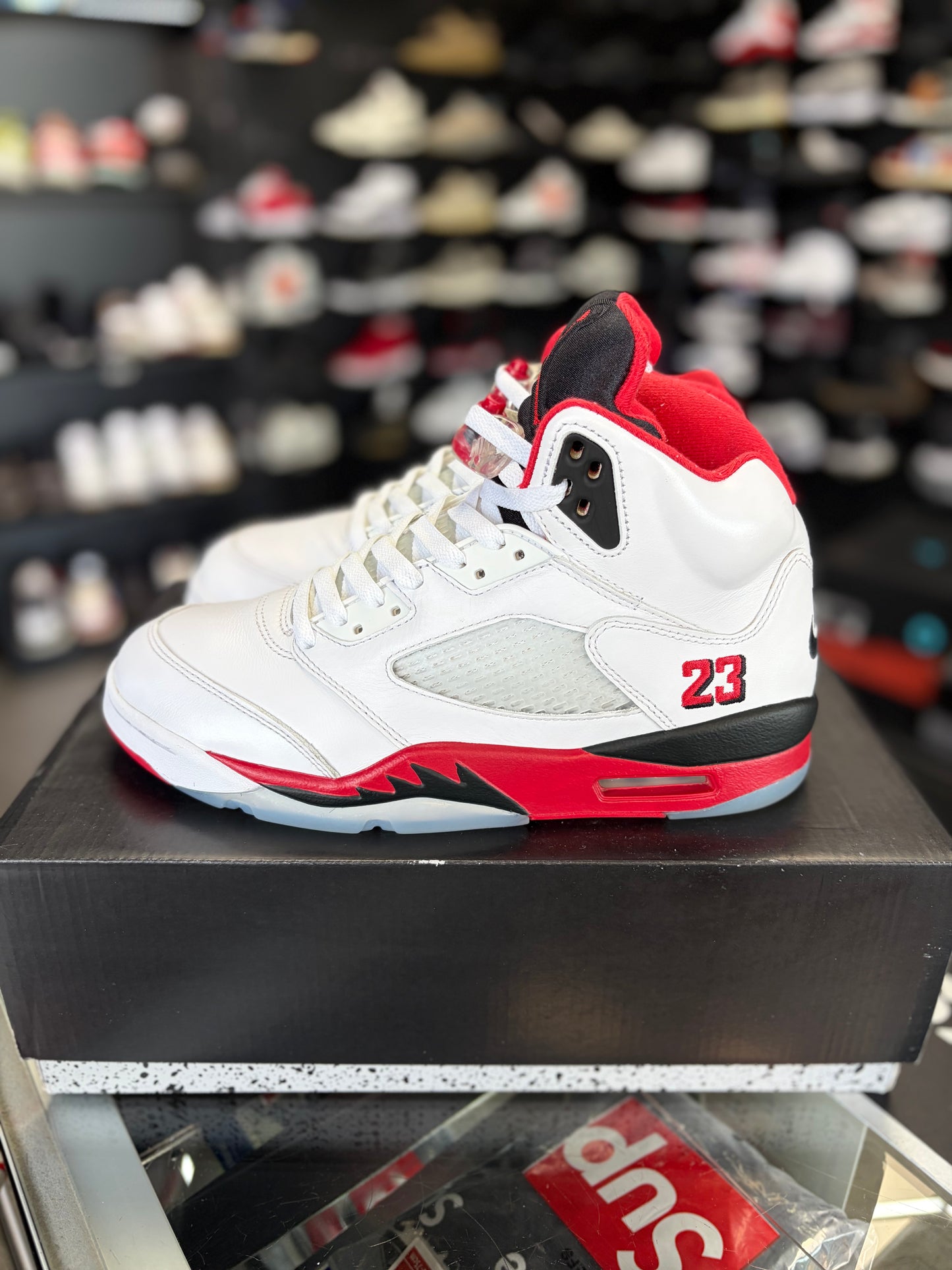 Jordan 5 “Fire Red” Size 9