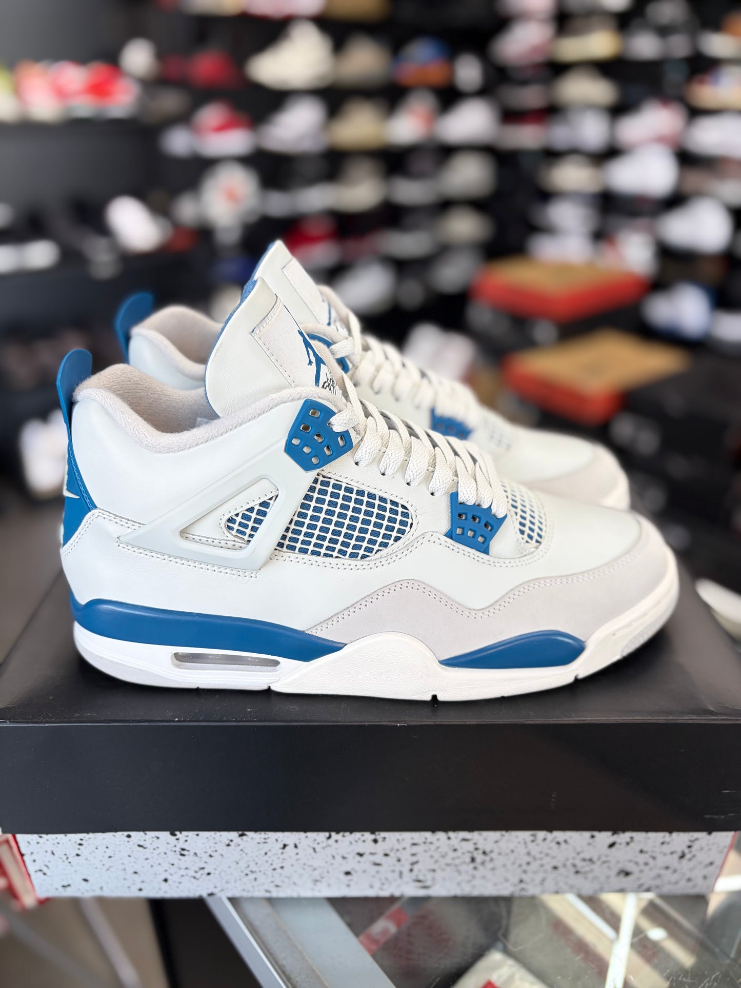 Jordan 4 “Military Blue” Size 10.5