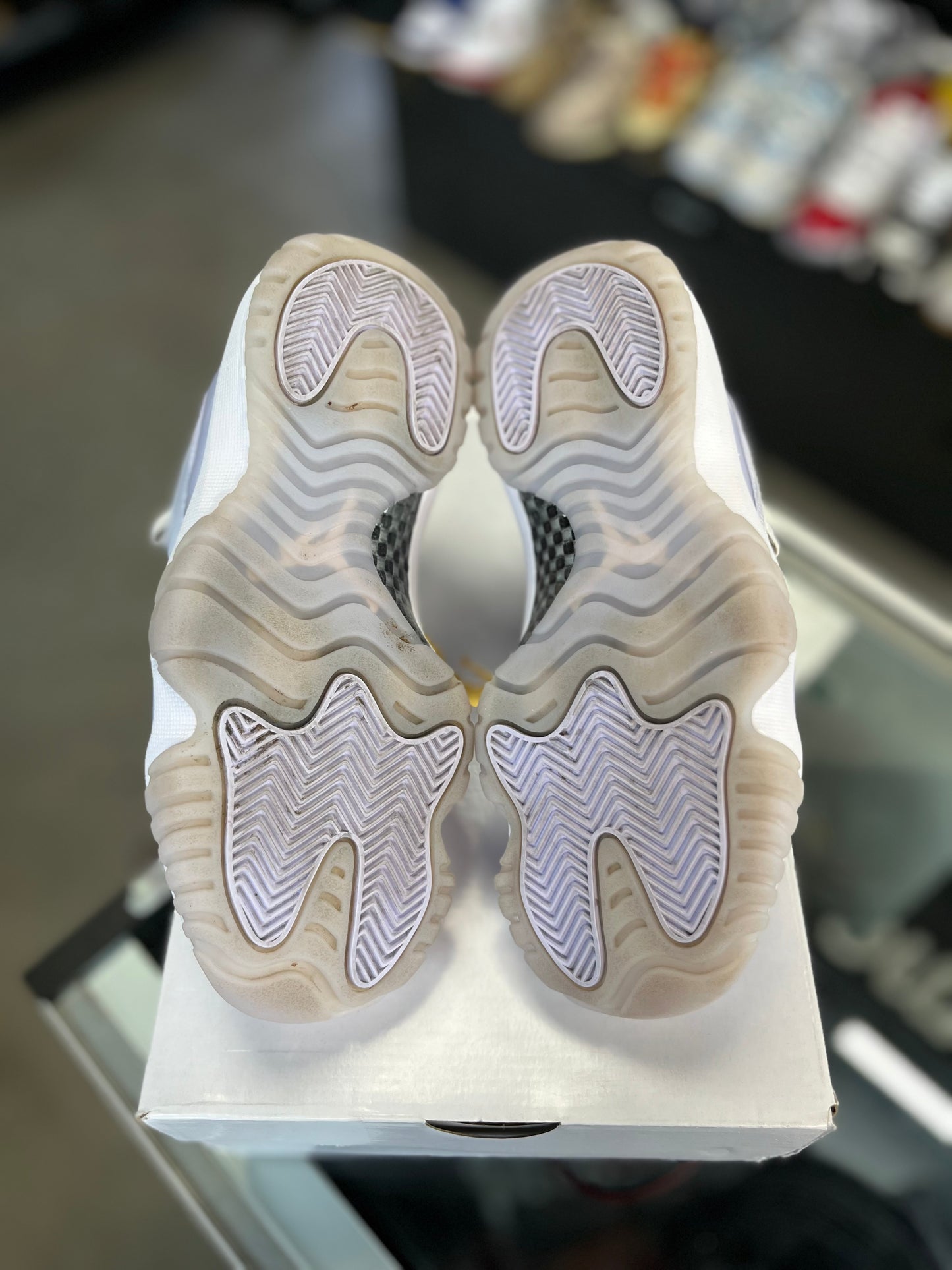 Jordan 11 Low “Pure Violet” Size 4y / 5.5w