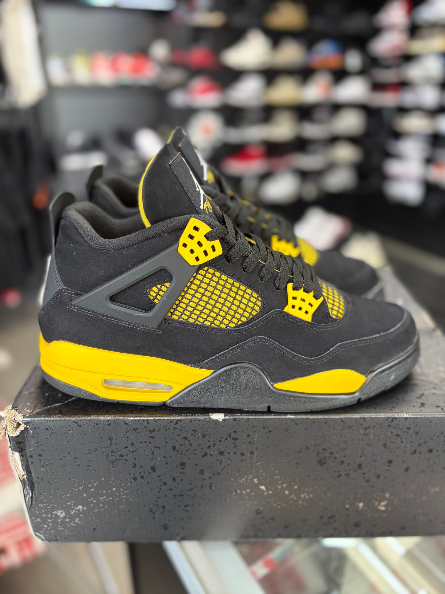 Jordan 4 “Thunder” Size 12