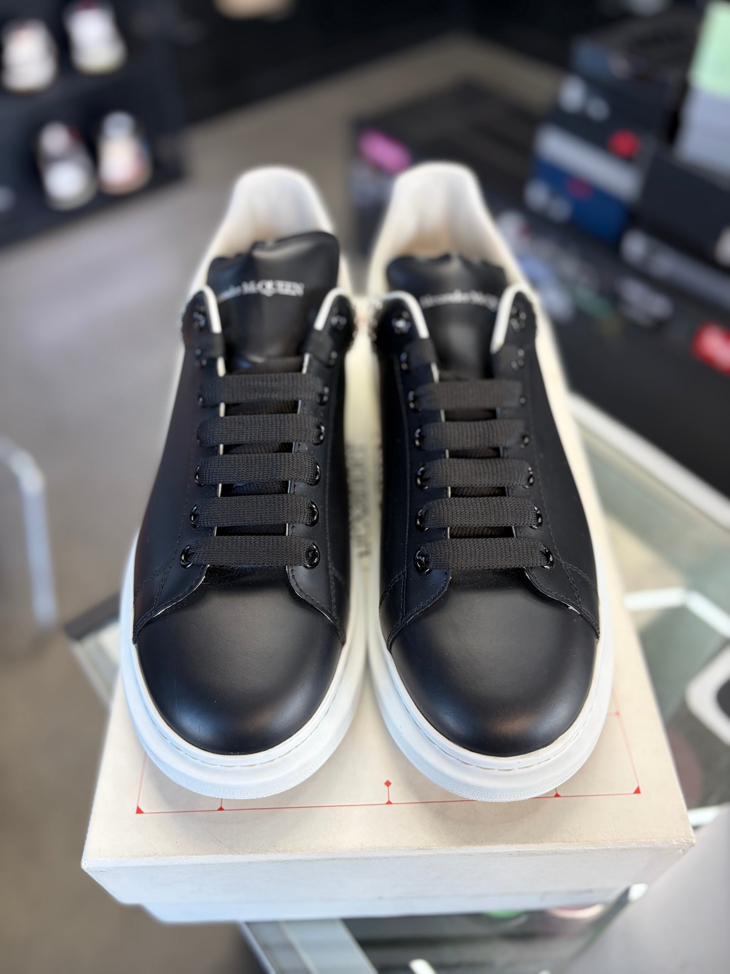 Alexander McQueen “Black/White” Size 44EU