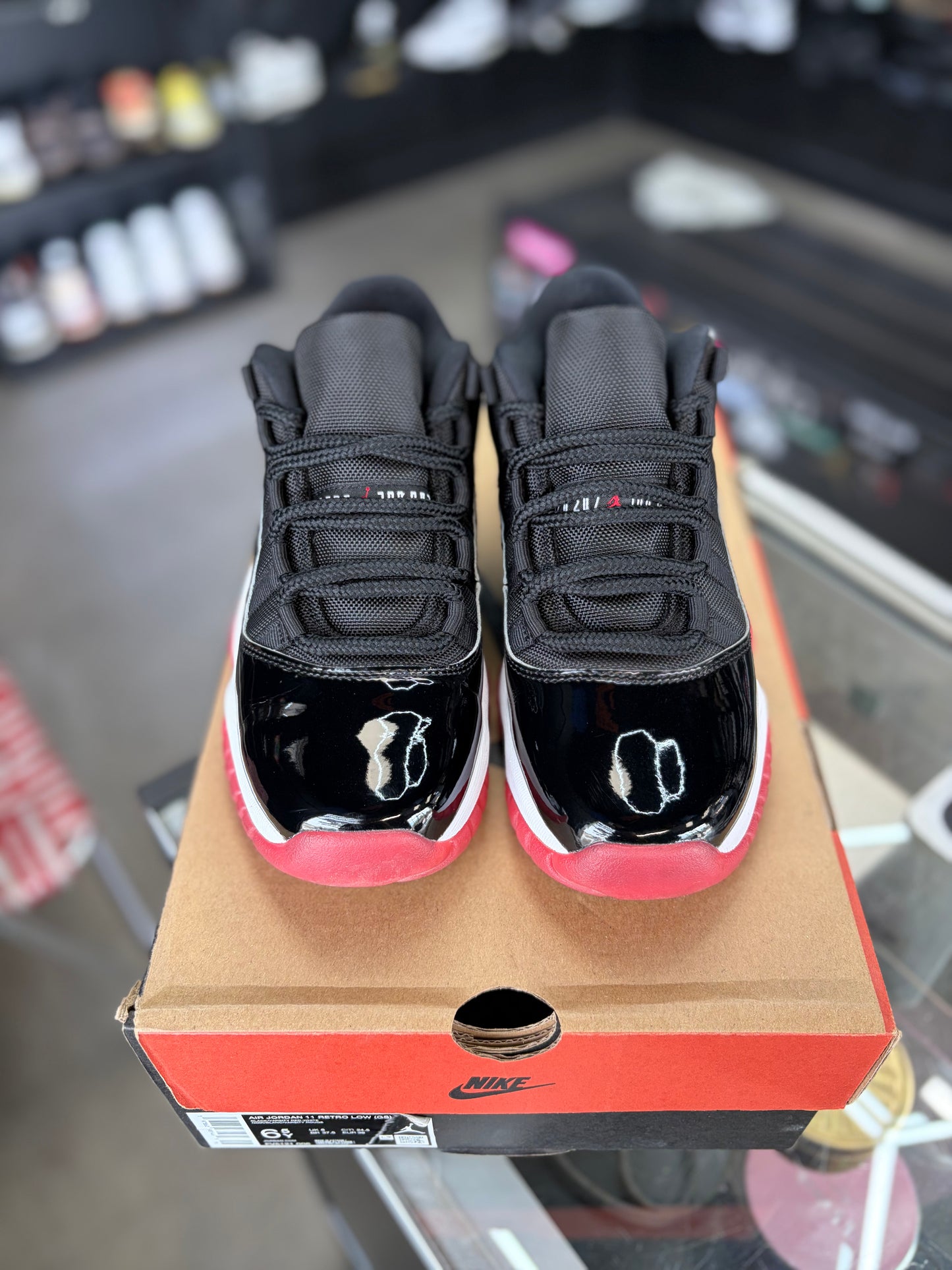 Jordan 11 Low (Gs) Size 6.5y/8w
