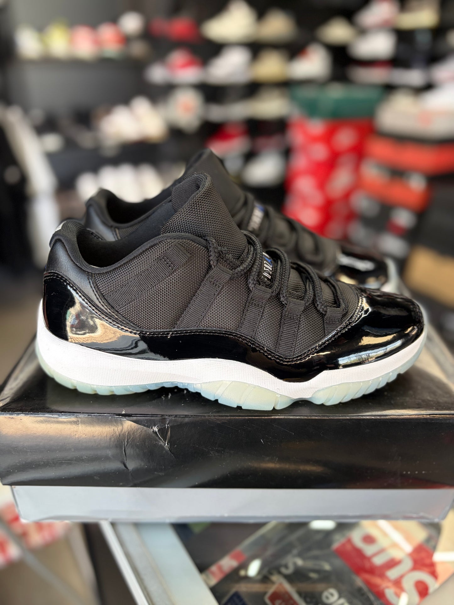 Jordan 11 Low “Spacejam” Size 9