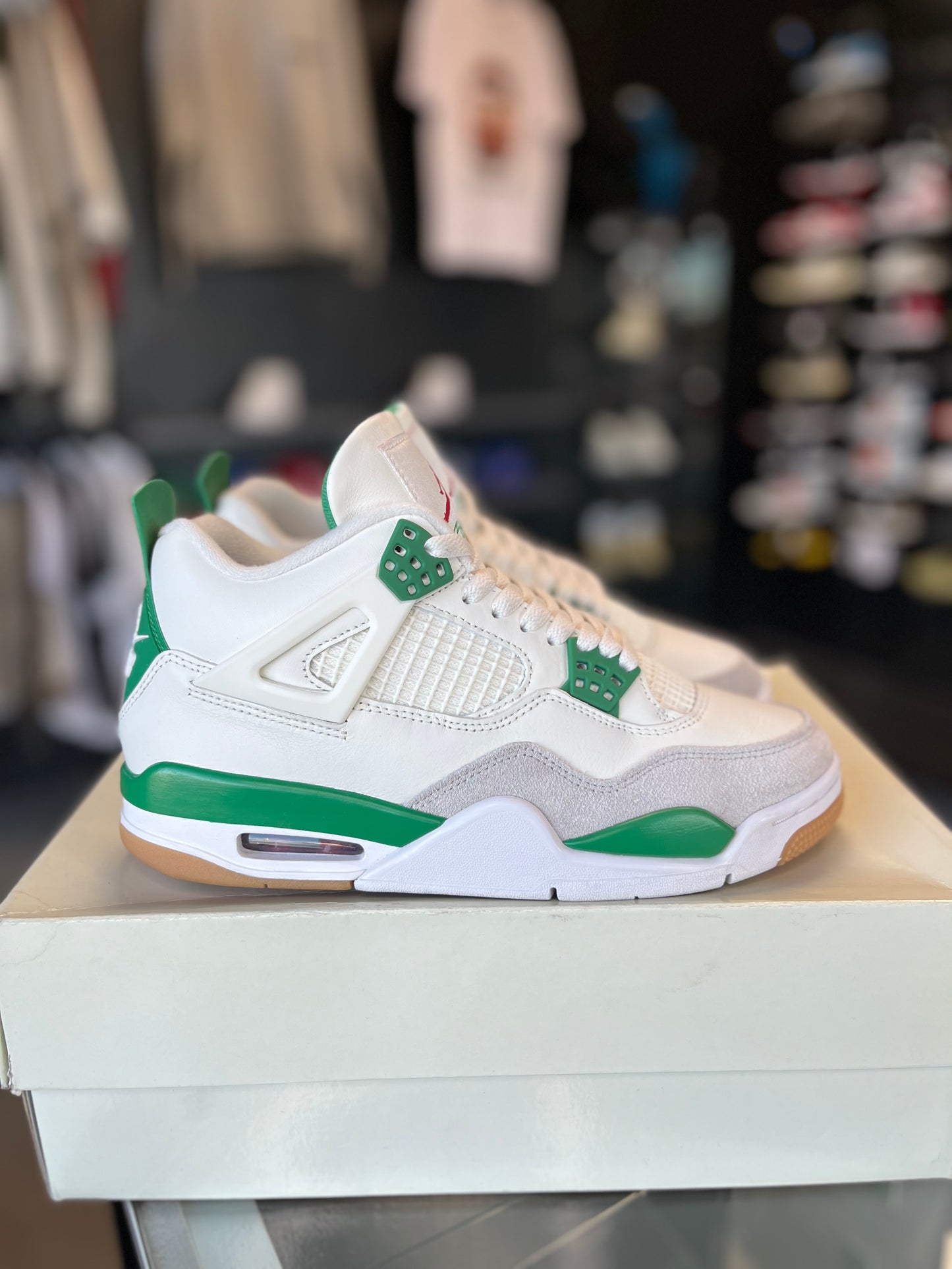 Jordan 4 SB “Pine Green” Size 7.5