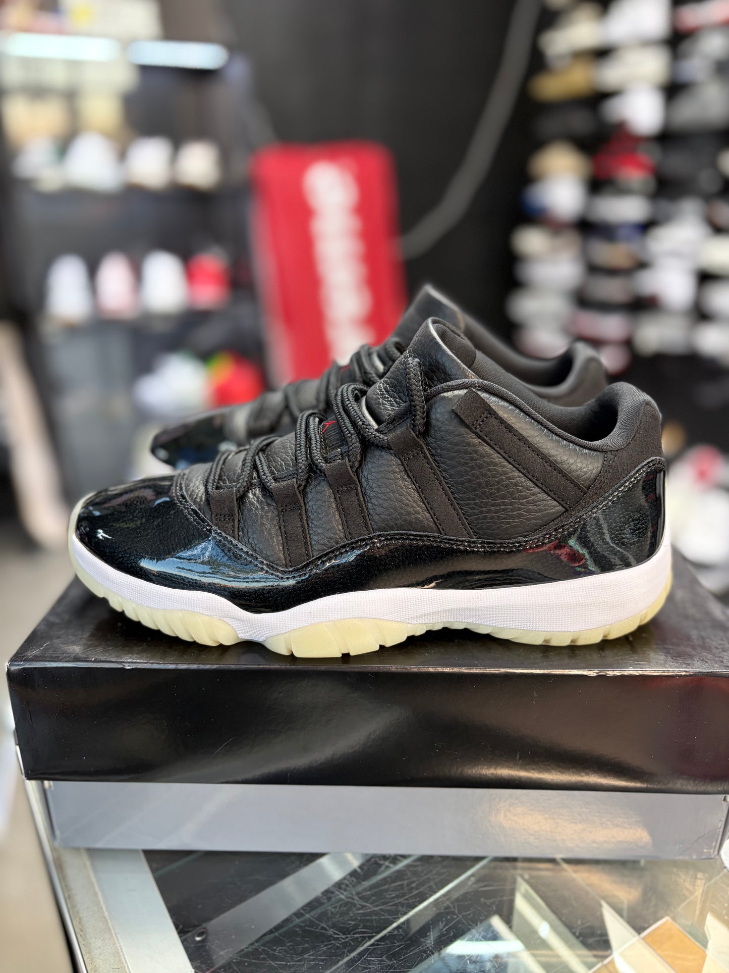 Jordan 11 Low “72-10” Size 10.5