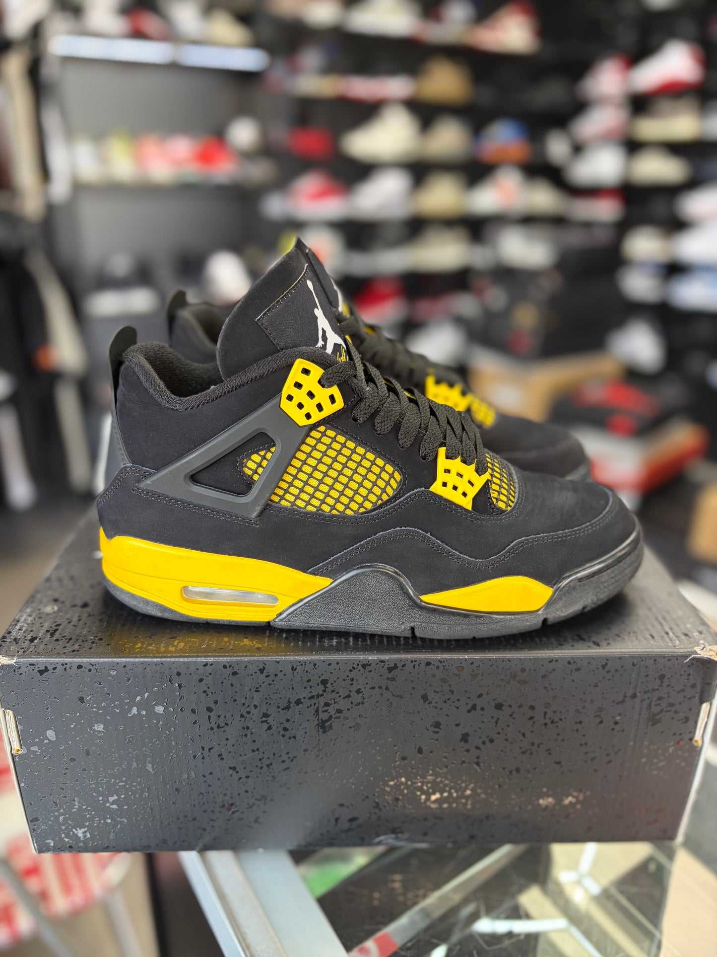 Jordan 4 “Thunder” Size 8