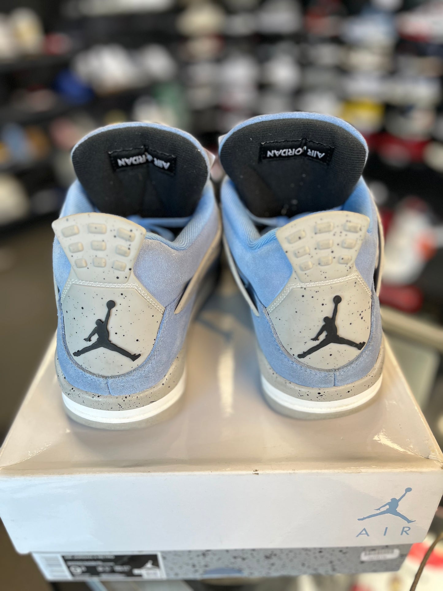 Jordan 4 “University Blue” Size 9.5