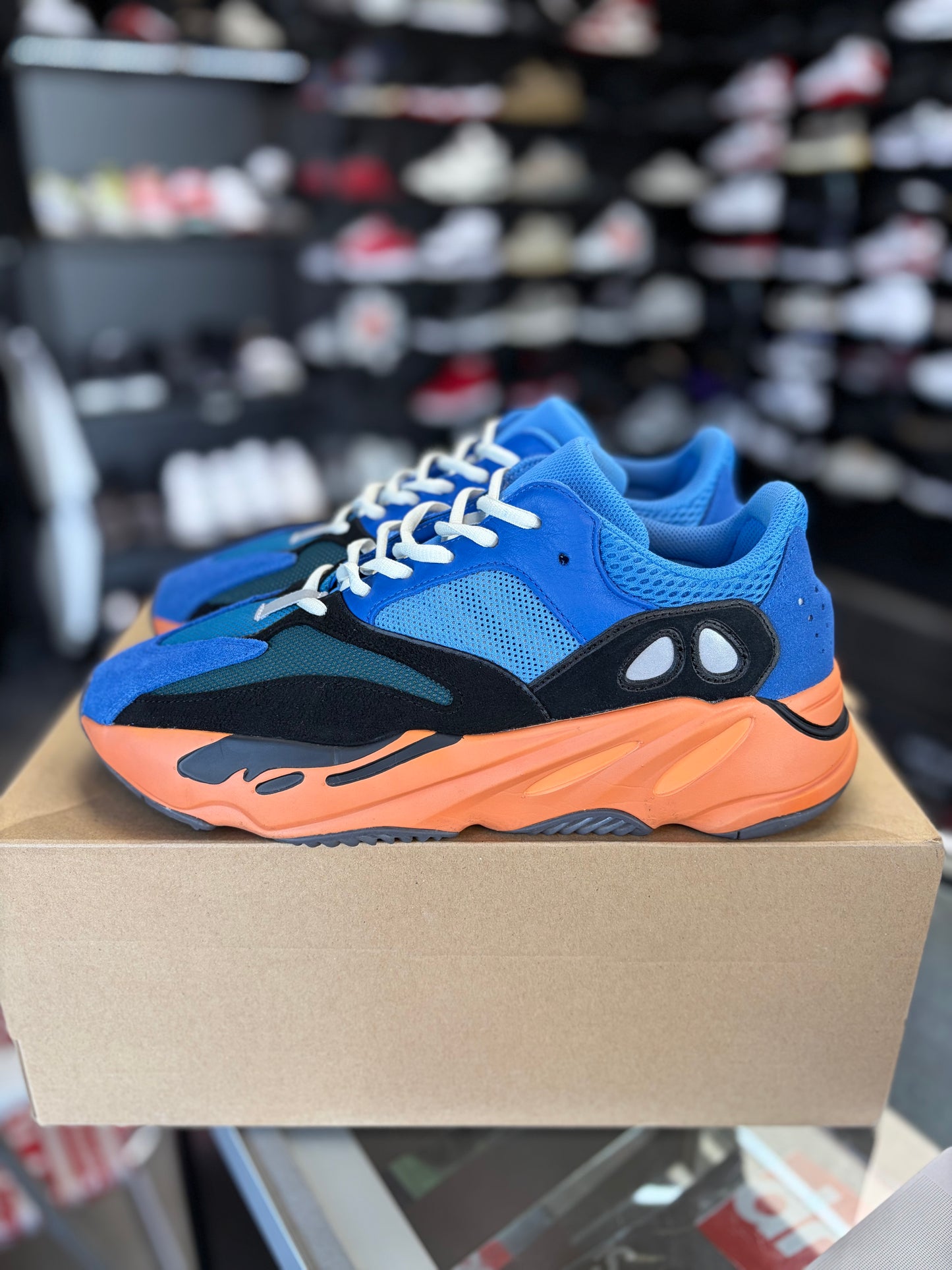 Yeezy 700 “Bright Blue” Size 11