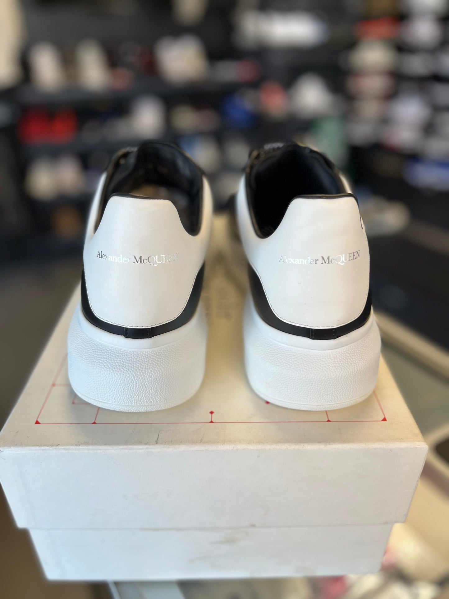 Alexander McQueen “Black/White” Size 44EU