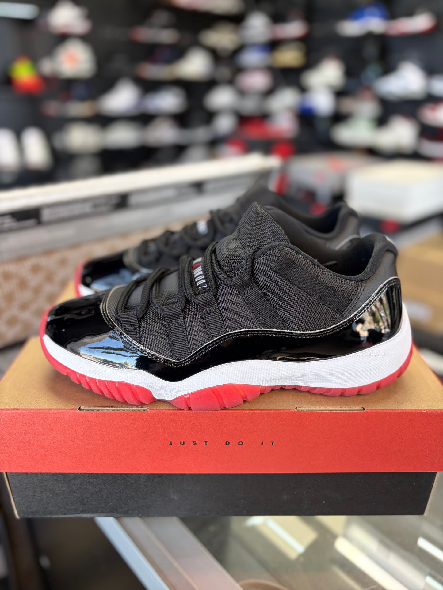 Jordan 11 Low “Bred” Size 9