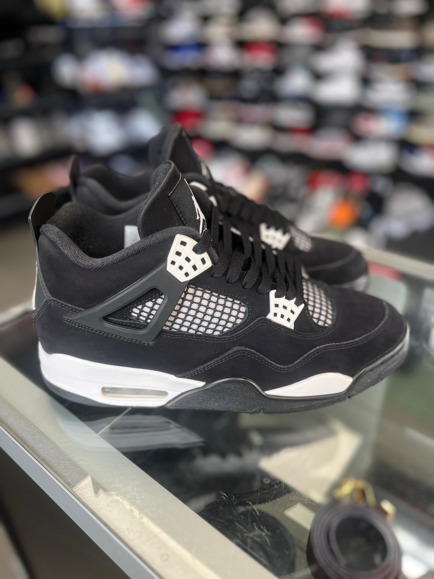 Jordan 4 “White Thunder” Size 10