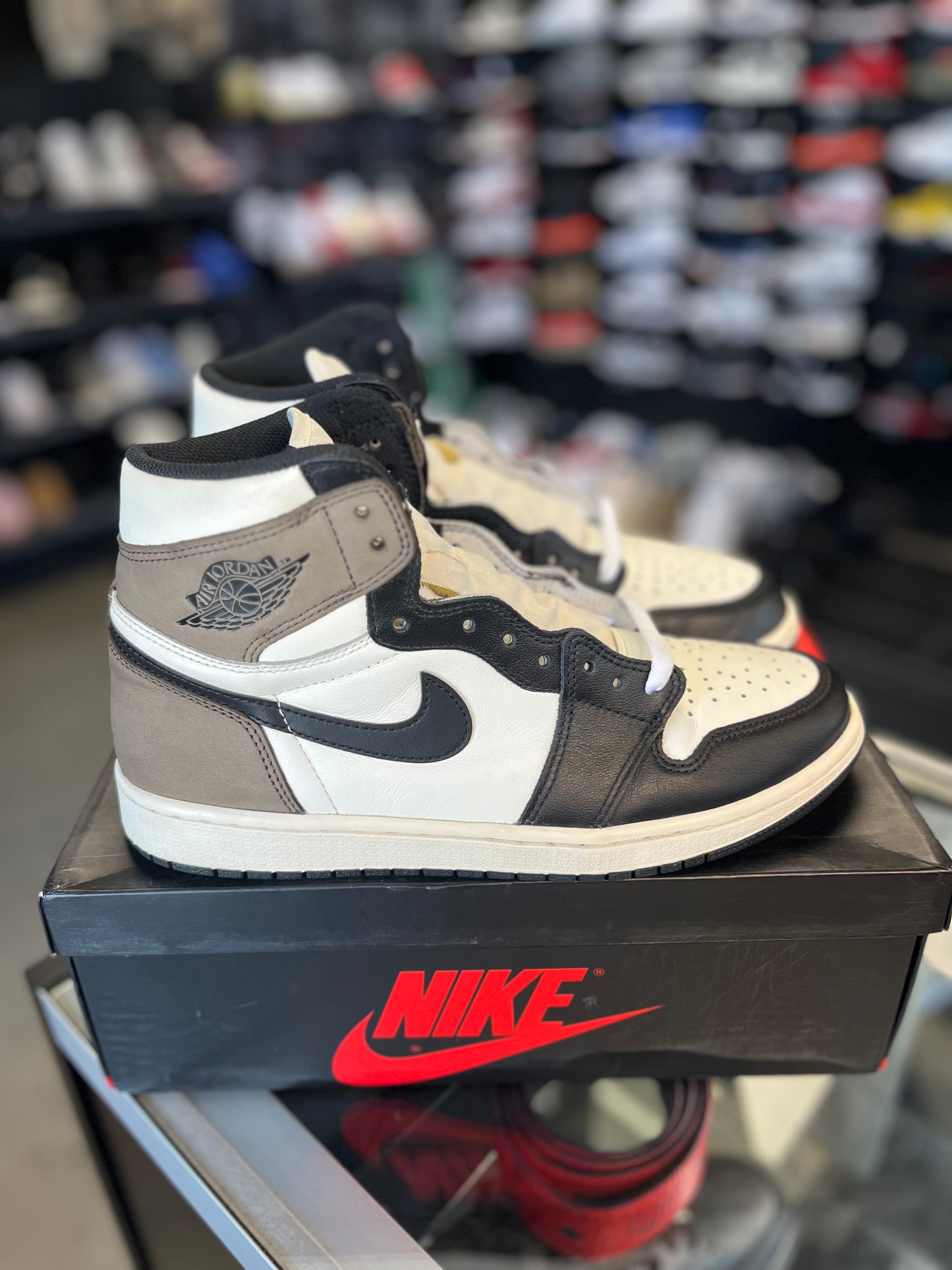 Jordan 1 “Mocha” Size 9.5