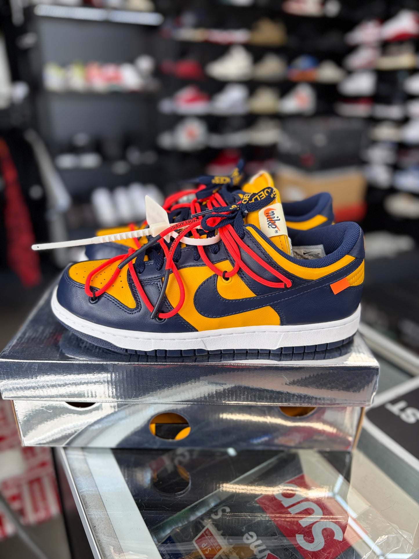 Nike Dunk x Off White “University Gold” Size 9