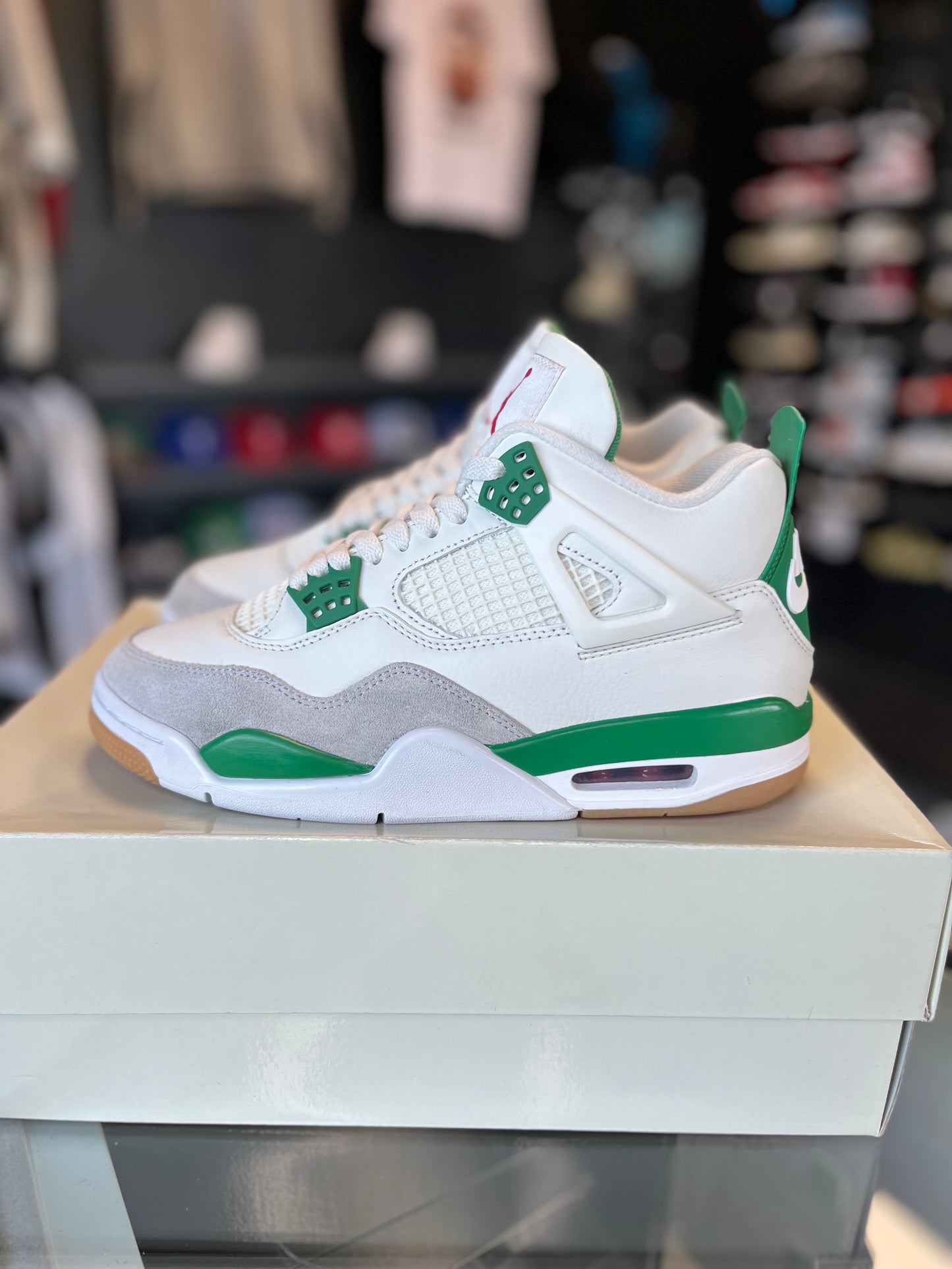 Jordan 4 SB “Pine Green” Size 7.5