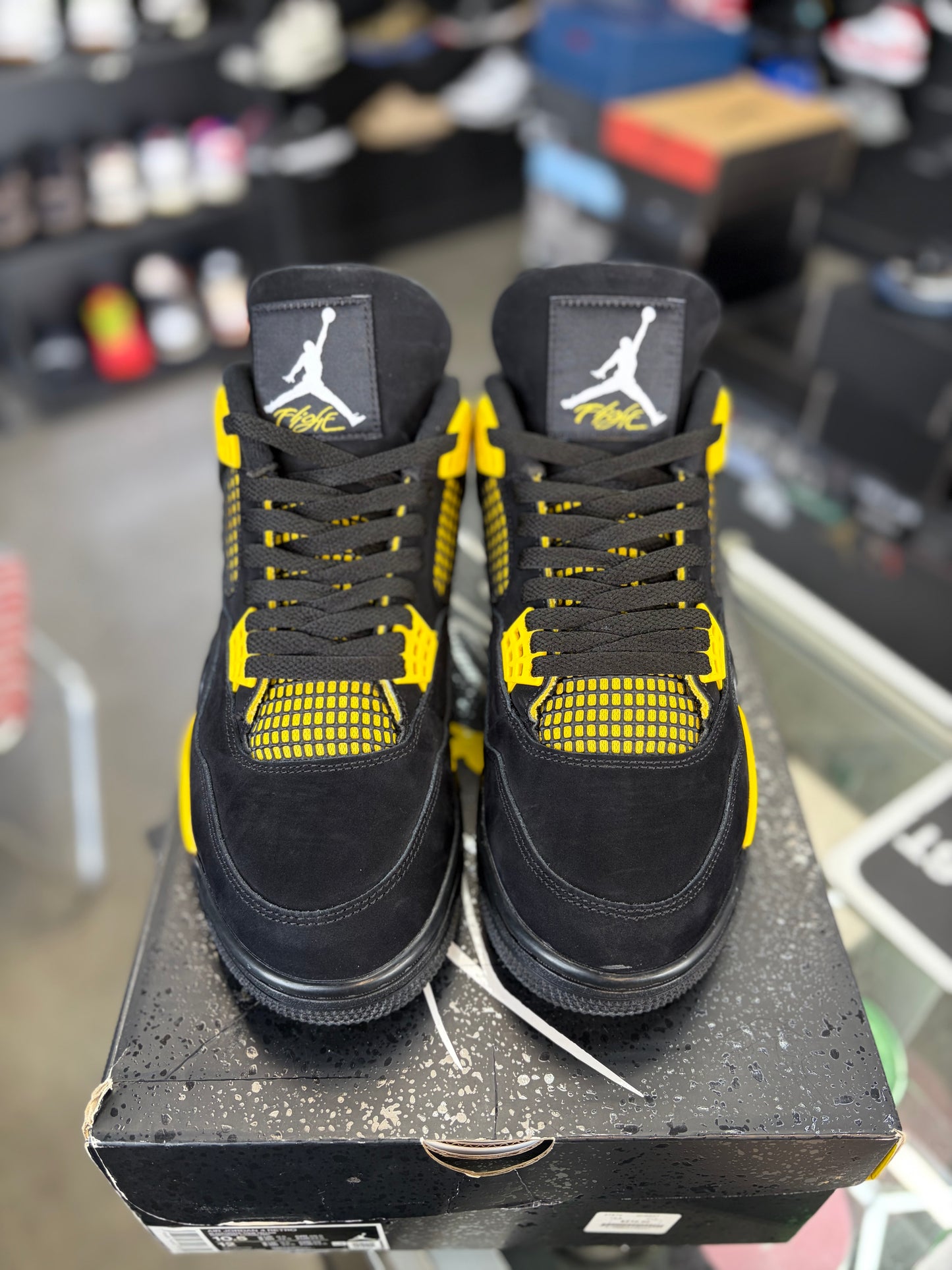 Jordan 4 “Thunder” Size 10.5
