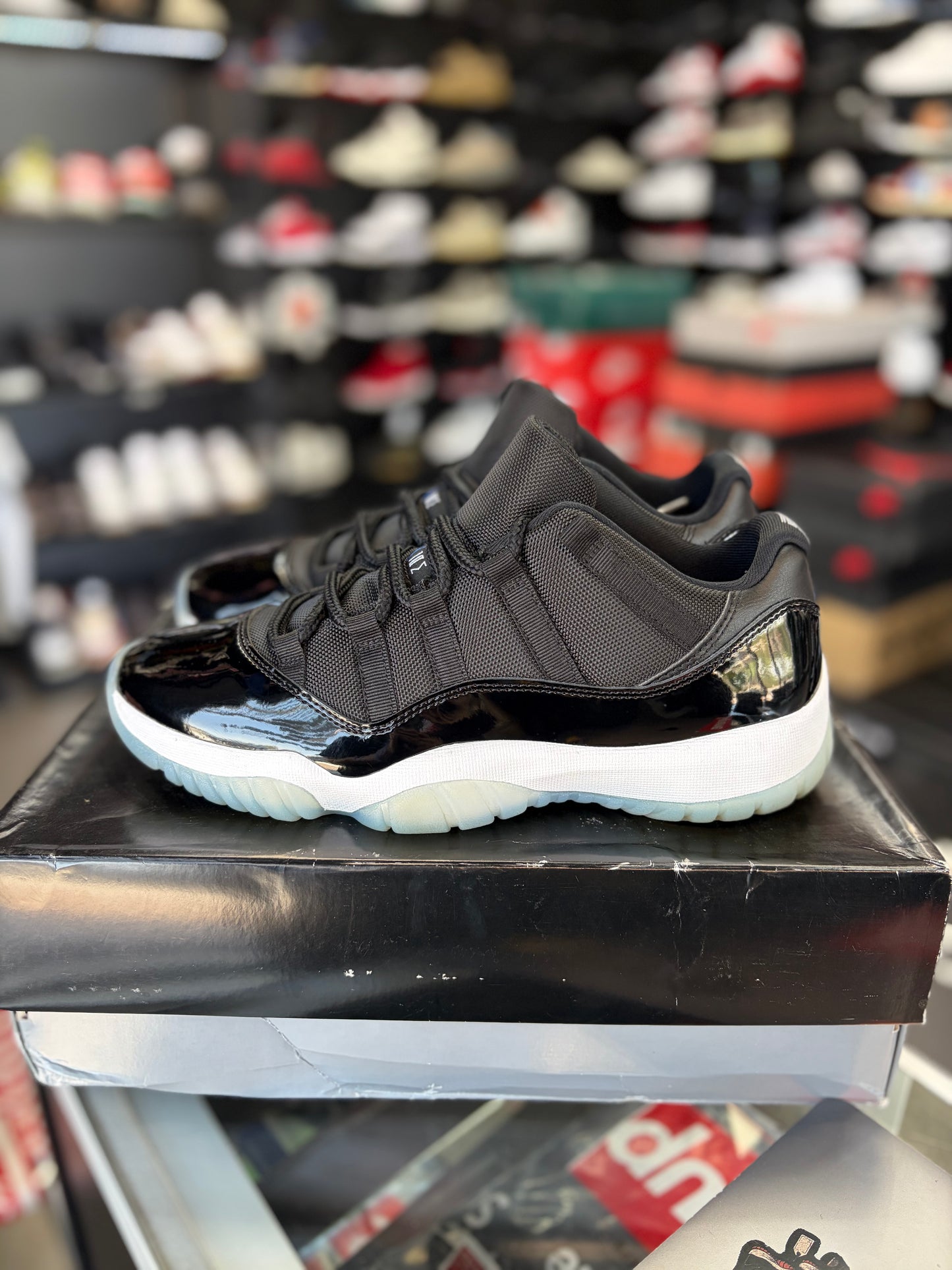 Jordan 11 Low “Spacejam” Size 9