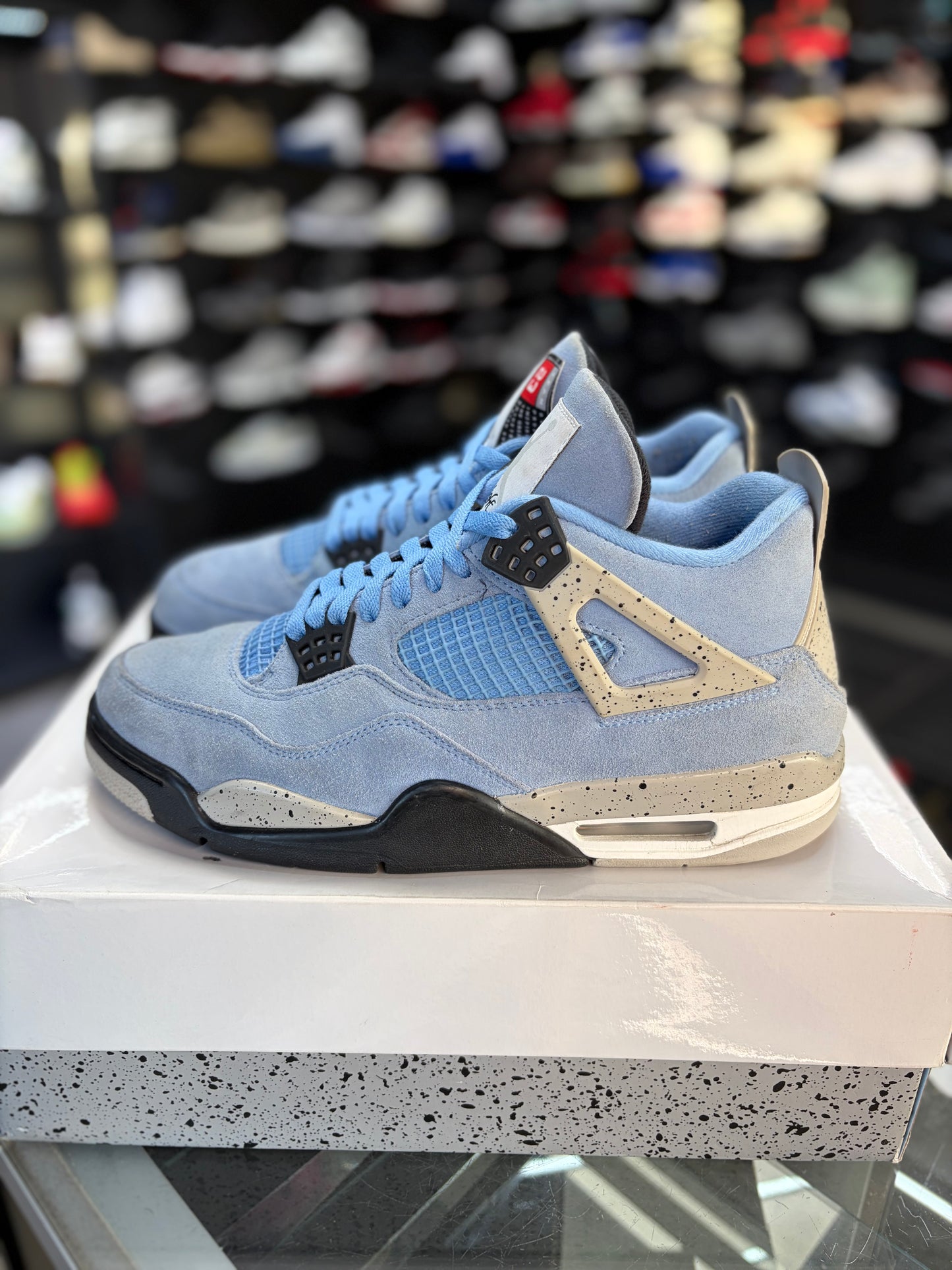 Jordan 4 “University Blue” Size 10