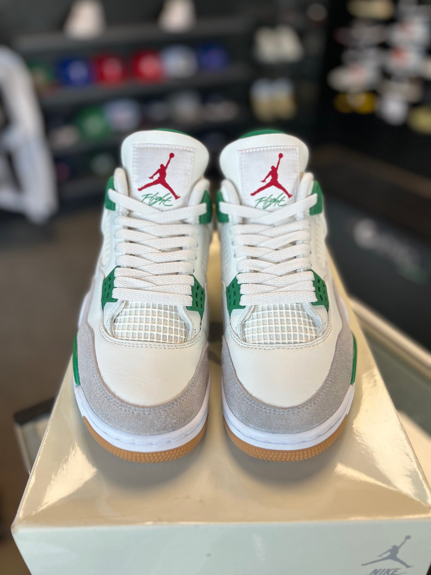 Jordan 4 SB “Pine Green” Size 7.5