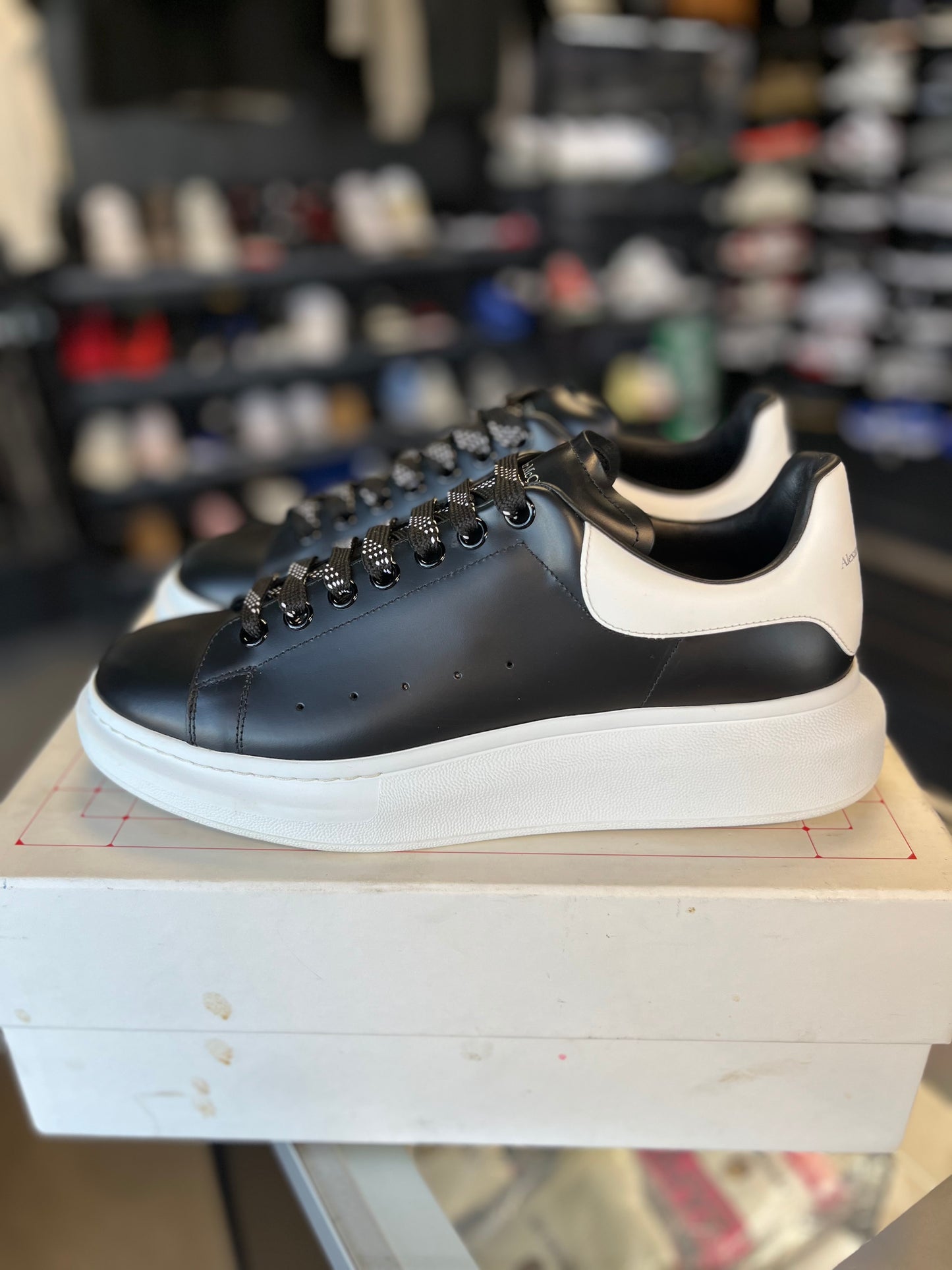 Alexander McQueen “Black/White” Size 44EU