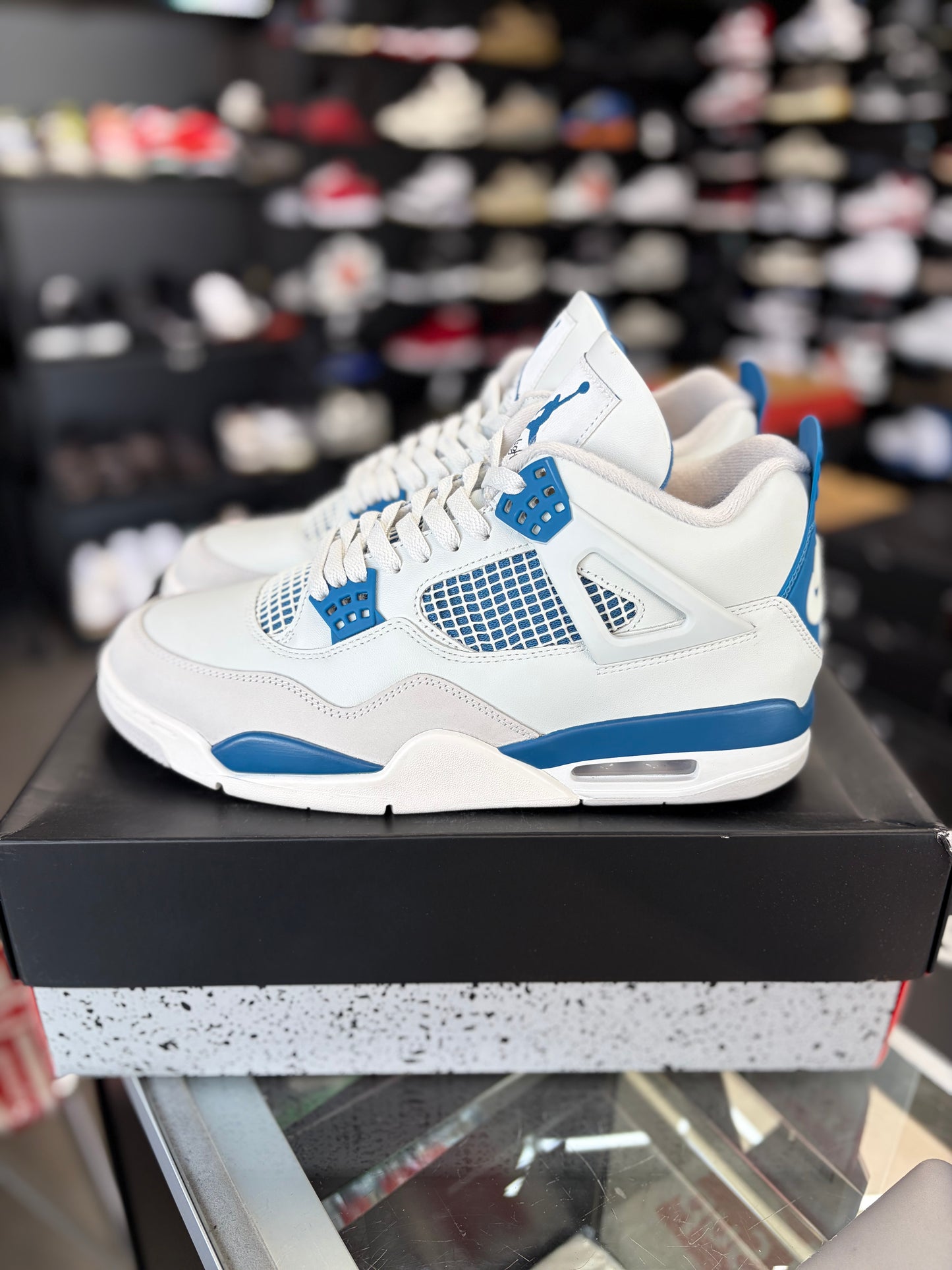 Jordan 4 “Military Blue” Size 10.5