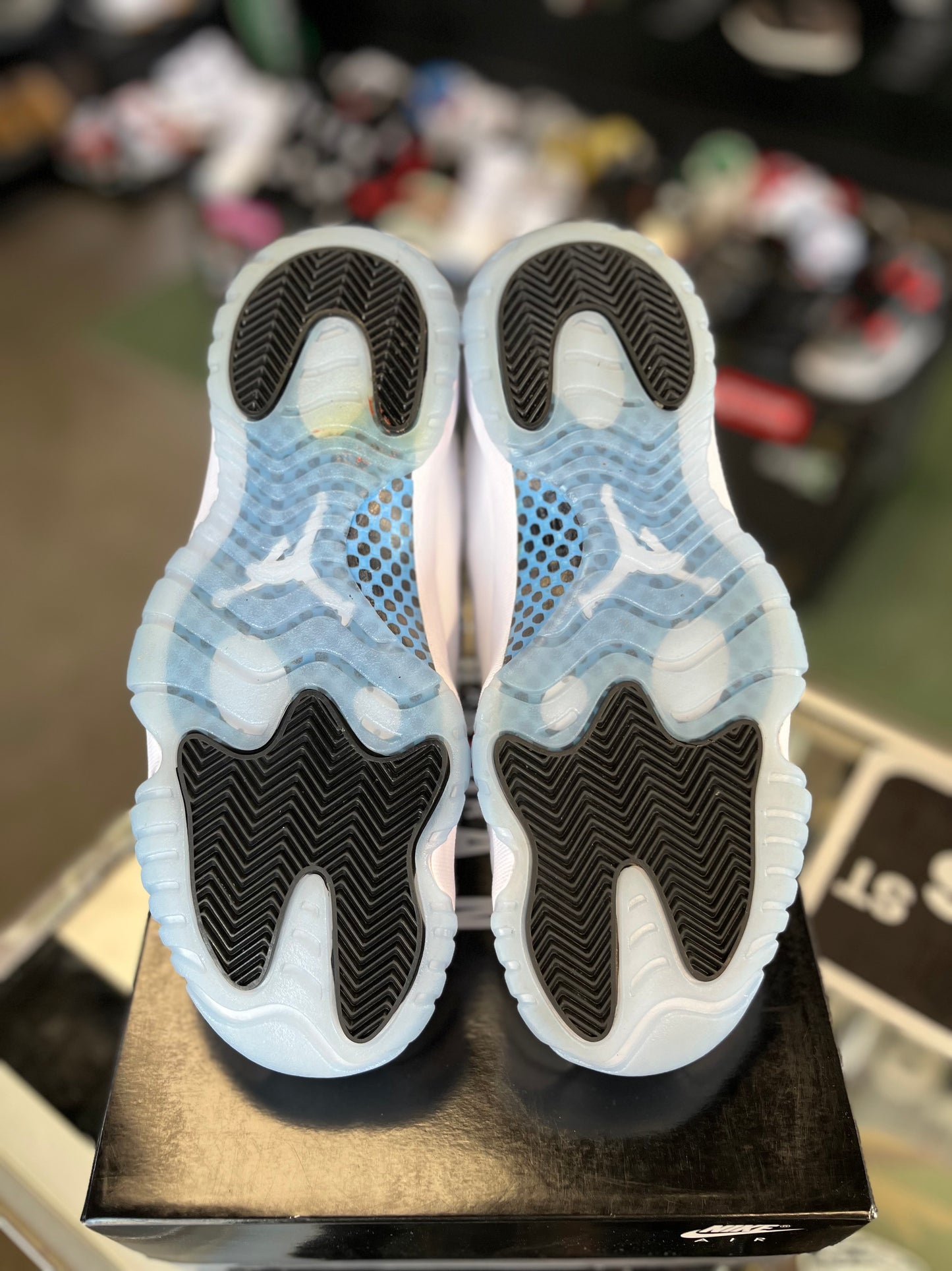 Jordan 11 “Legend Blue” Size 9