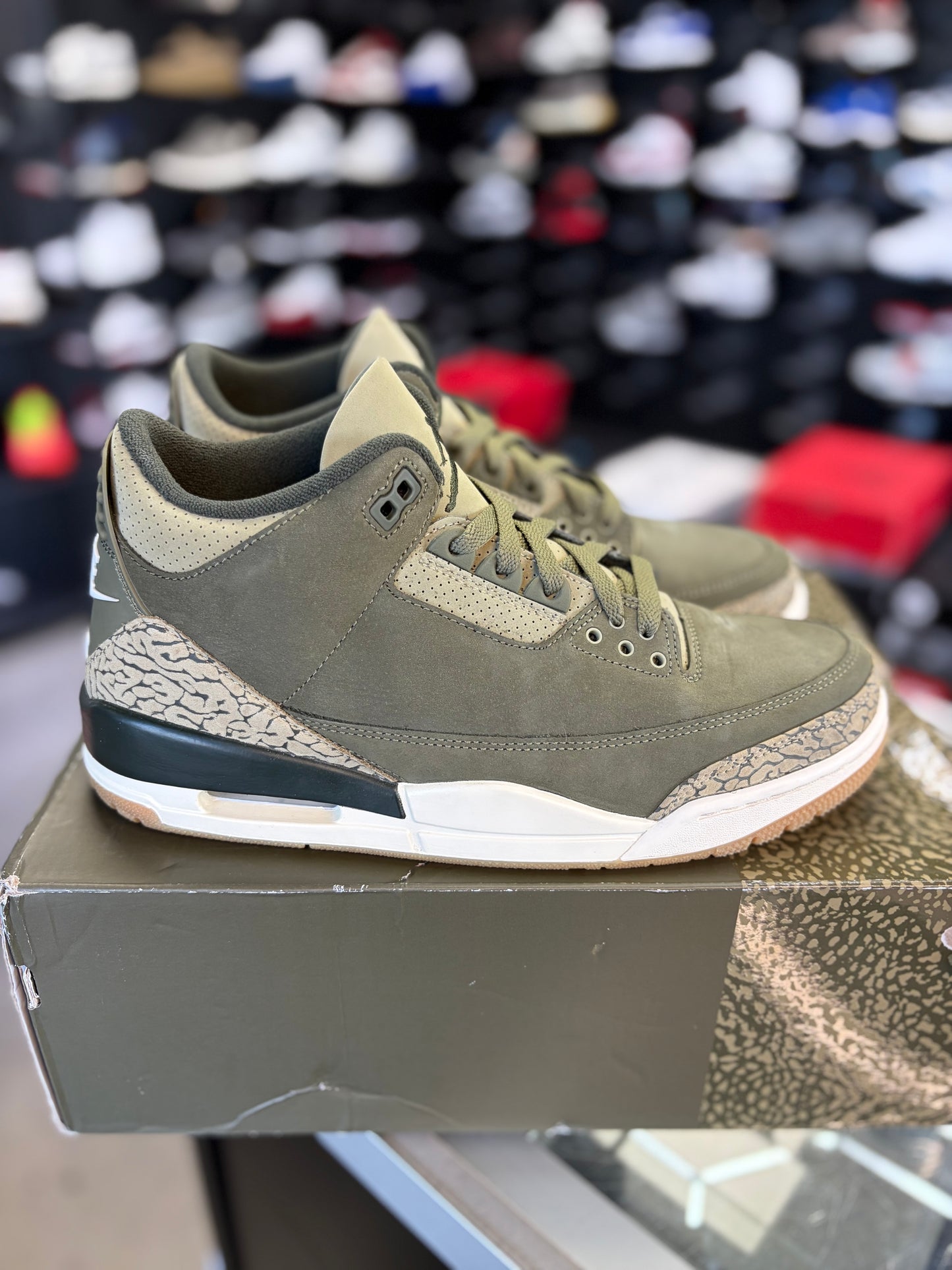 Jordan 3 “Family Affair” Size 9