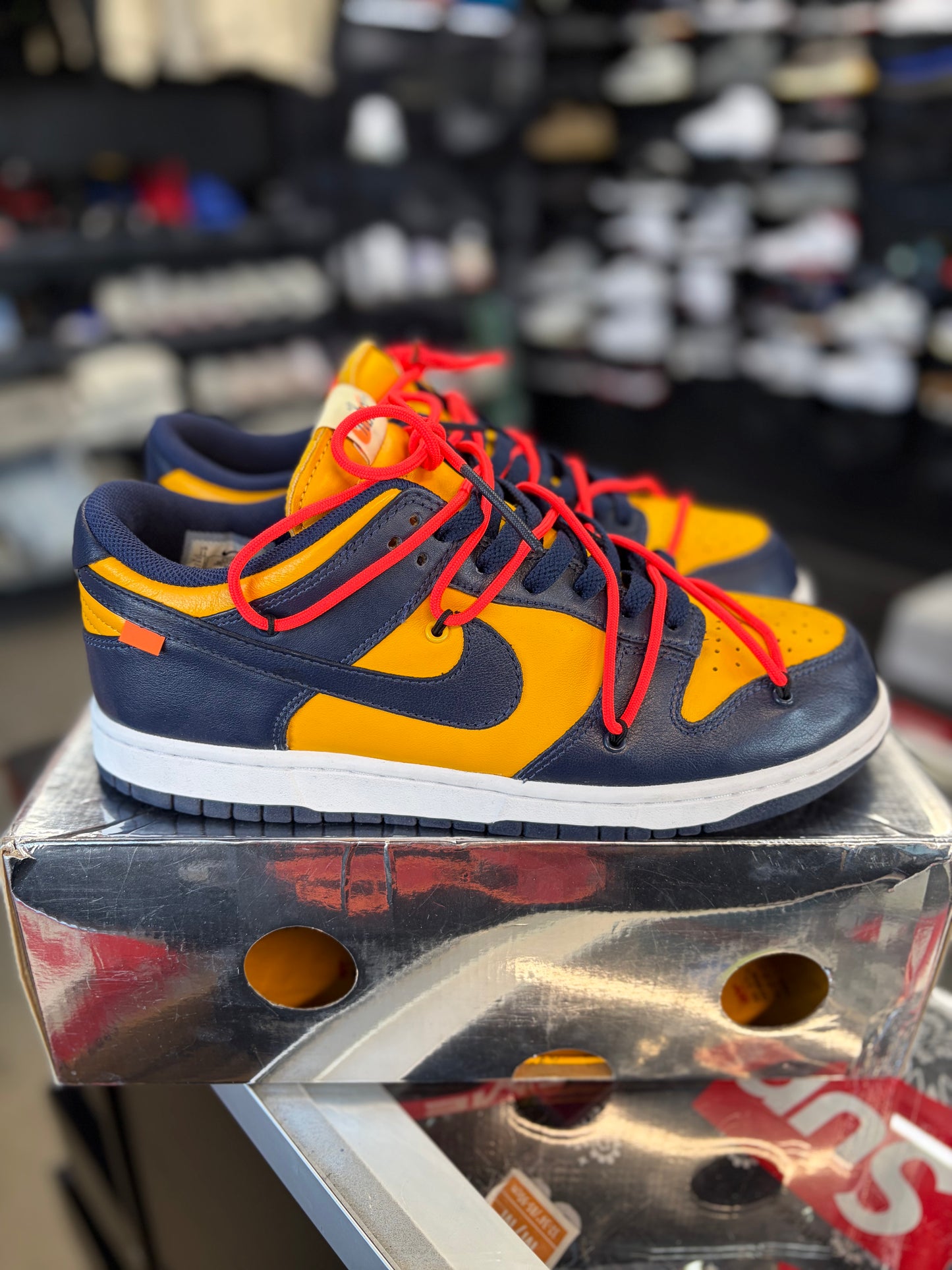 Nike Dunk Off White “University Gold” Size 11