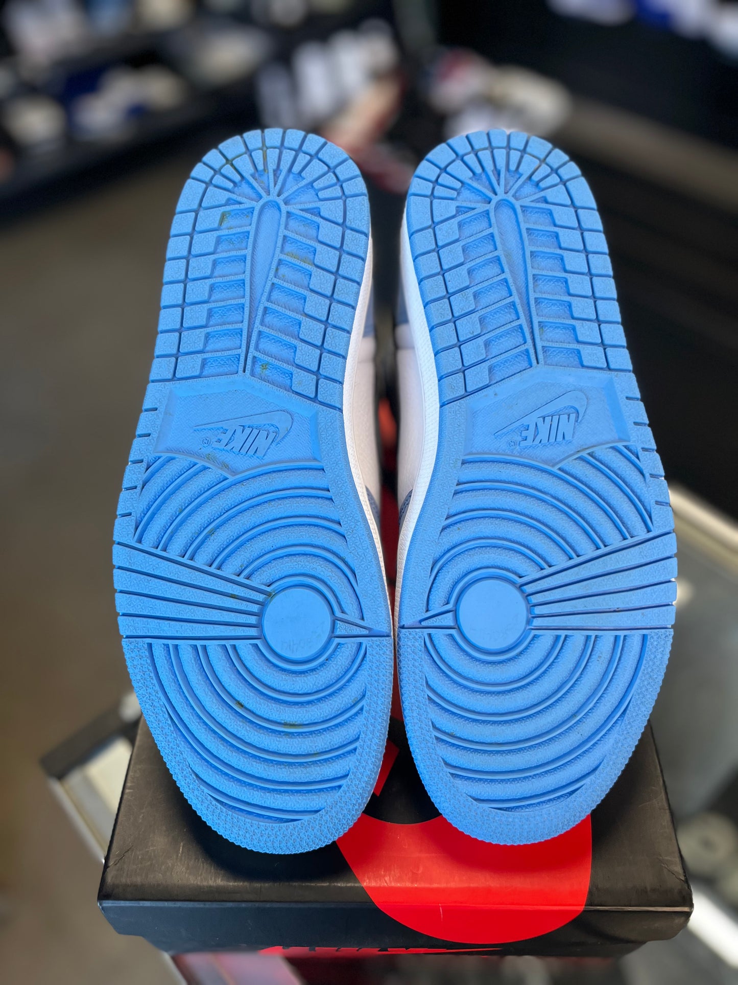 Jordan 1 “University Blue” Size 9