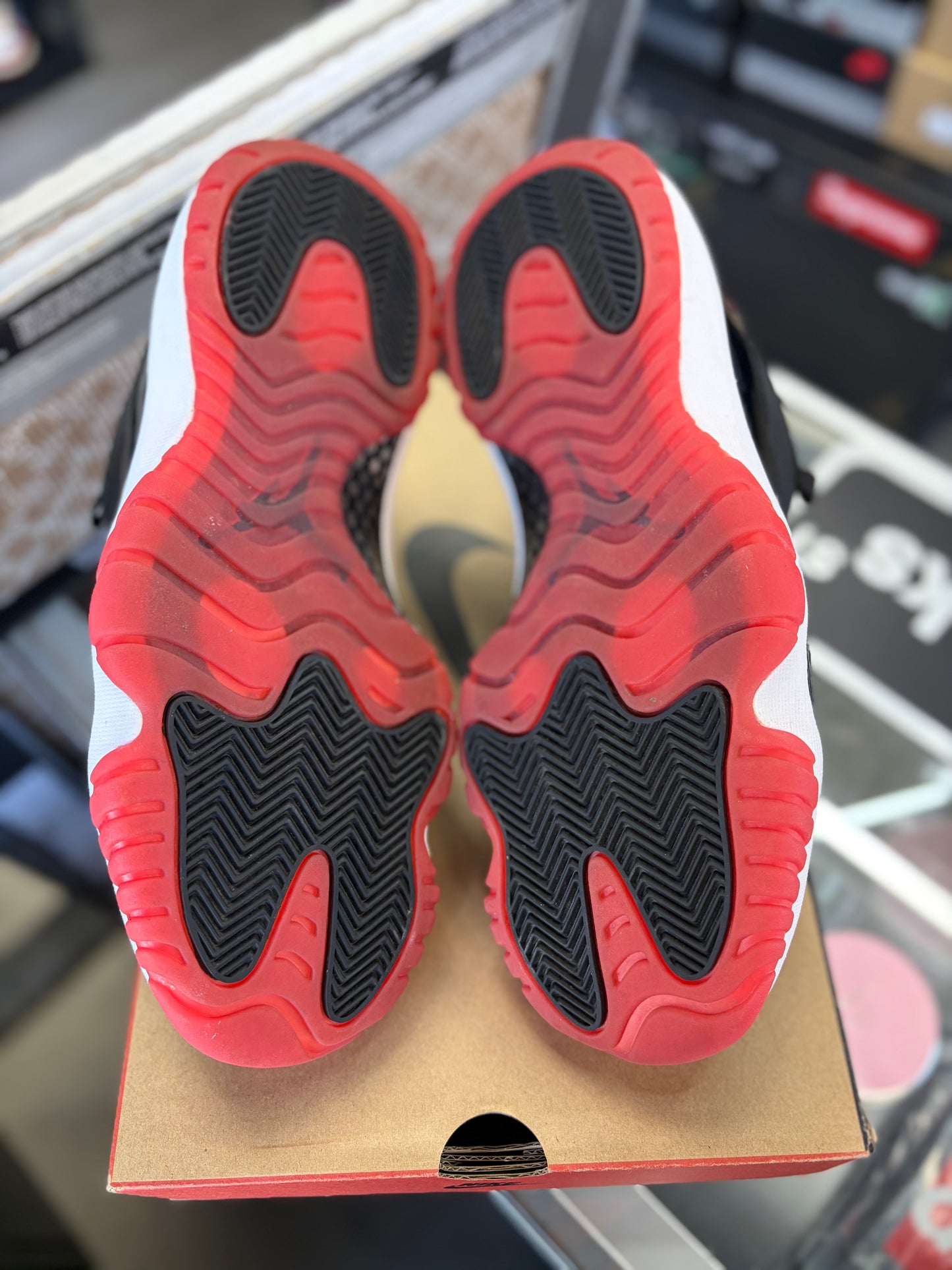 Jordan 11 Low “Bred” Size 9