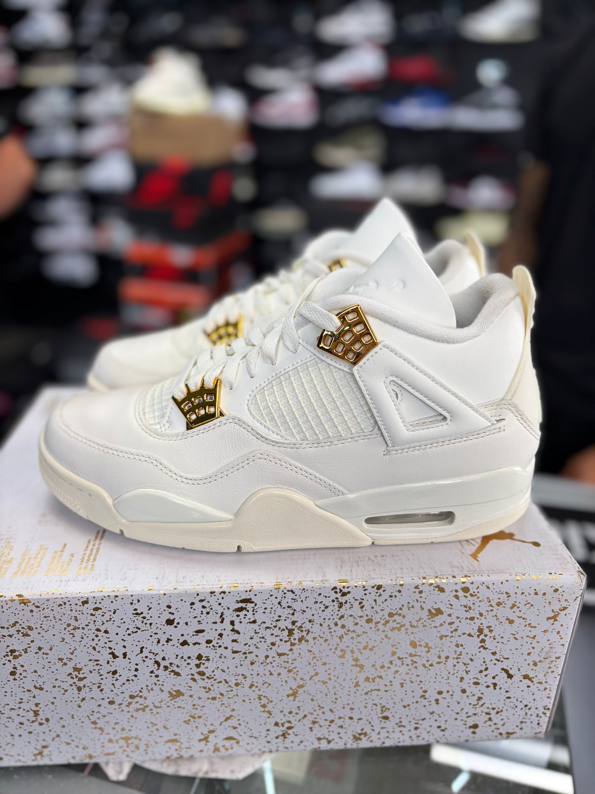 Jordan 4 “Metallic Gold” Size 10 Men
