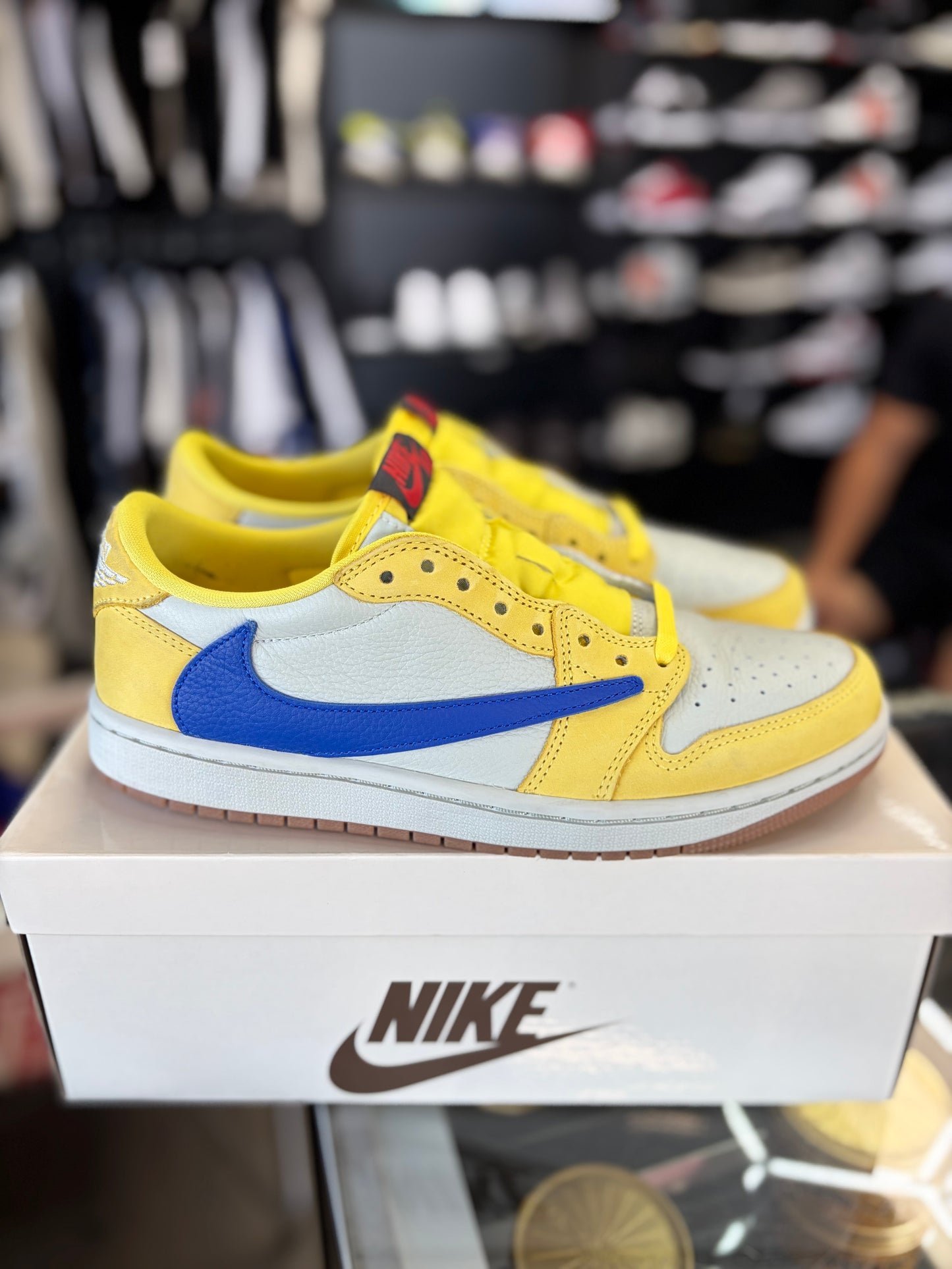 Jordan 1 Low “Canary” Size 9w/7.5m