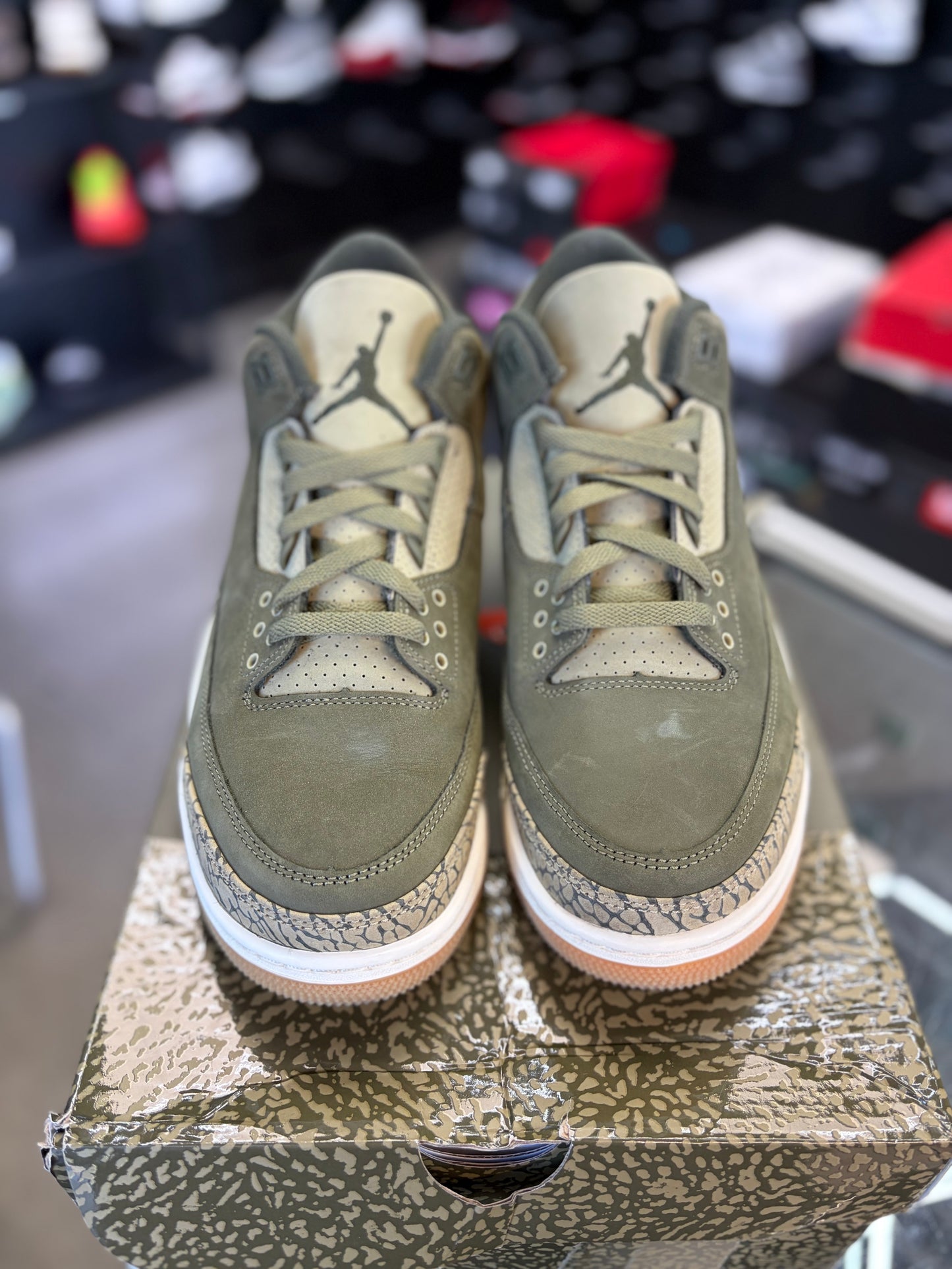 Jordan 3 “Family Affair” Size 9