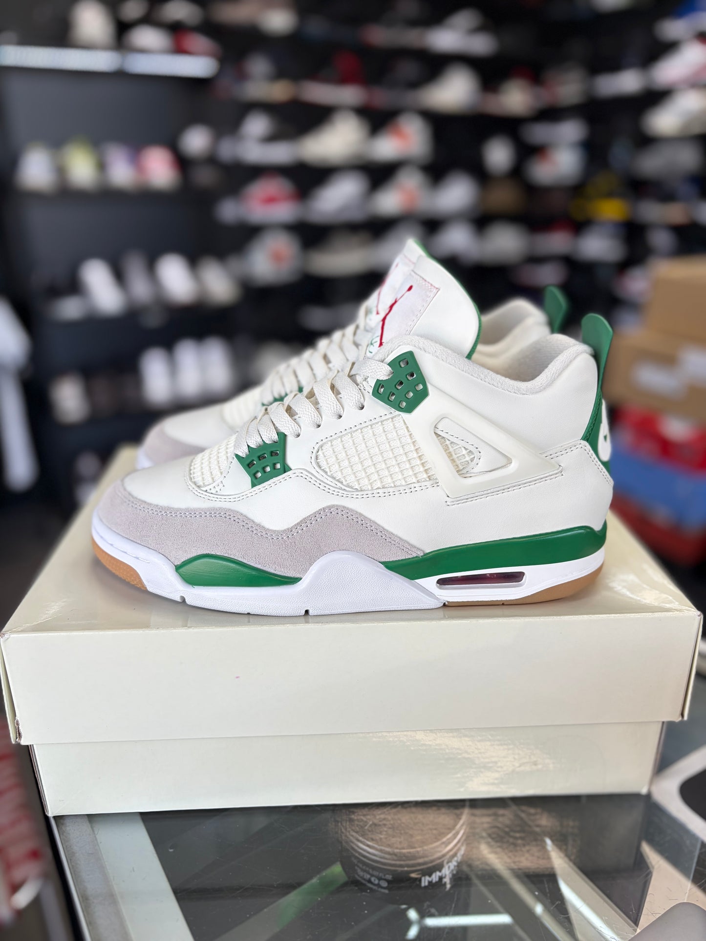 Jordan 4 SB “Pine Green” Size 8.5