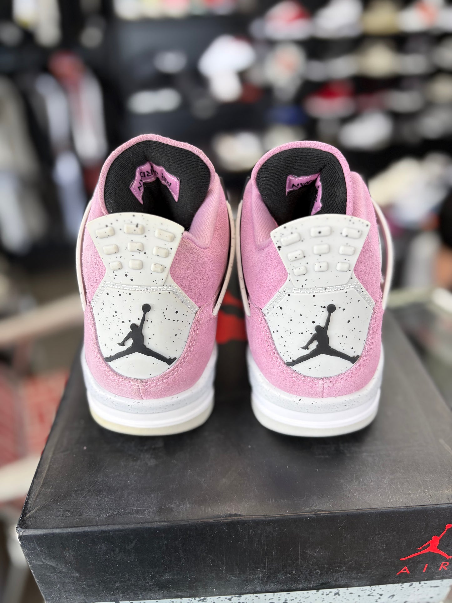 Jordan 4 “Orchid” Size 7y/8.5w