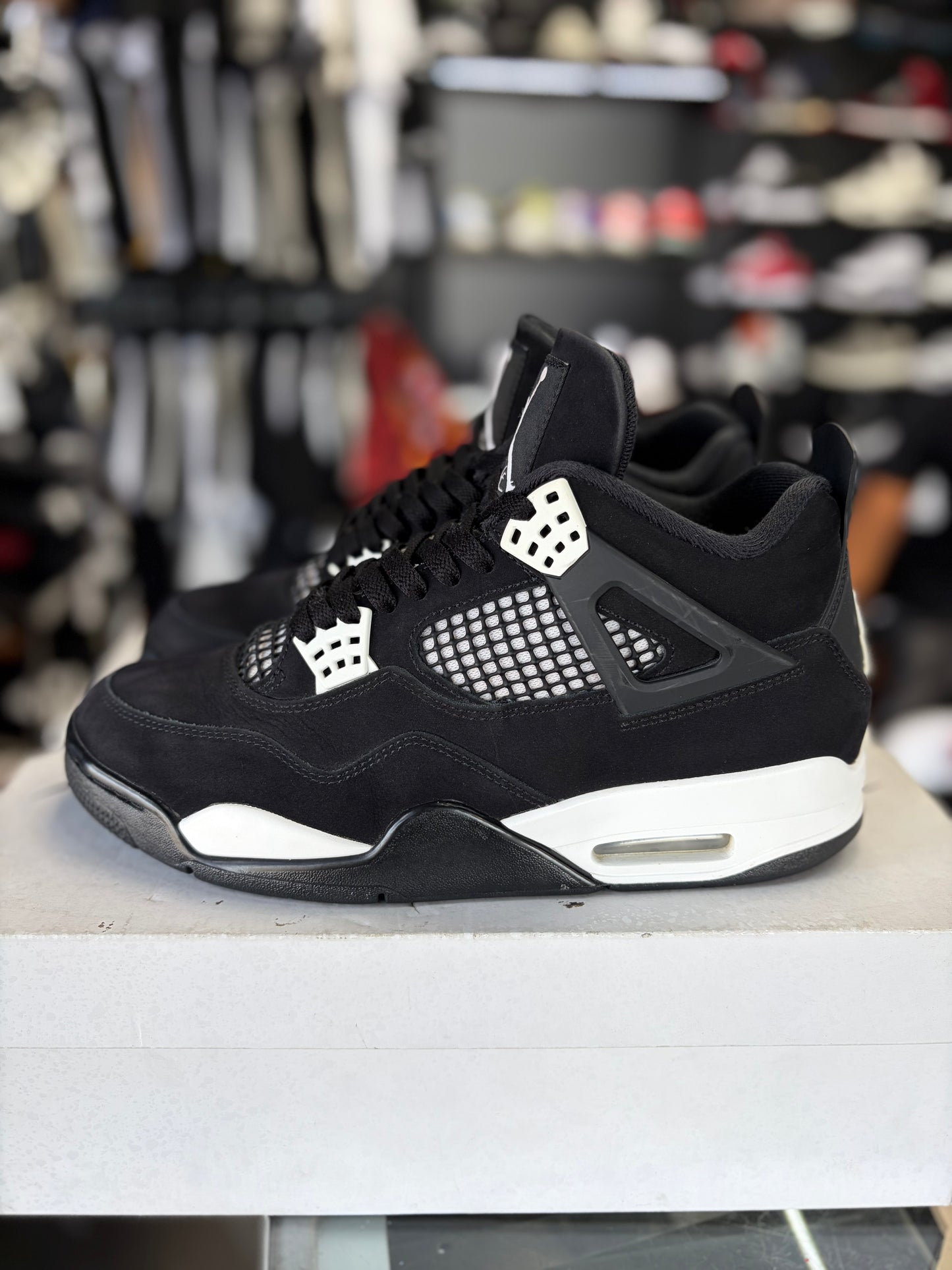 Jordan 4 “White Thunder” Size 9.5