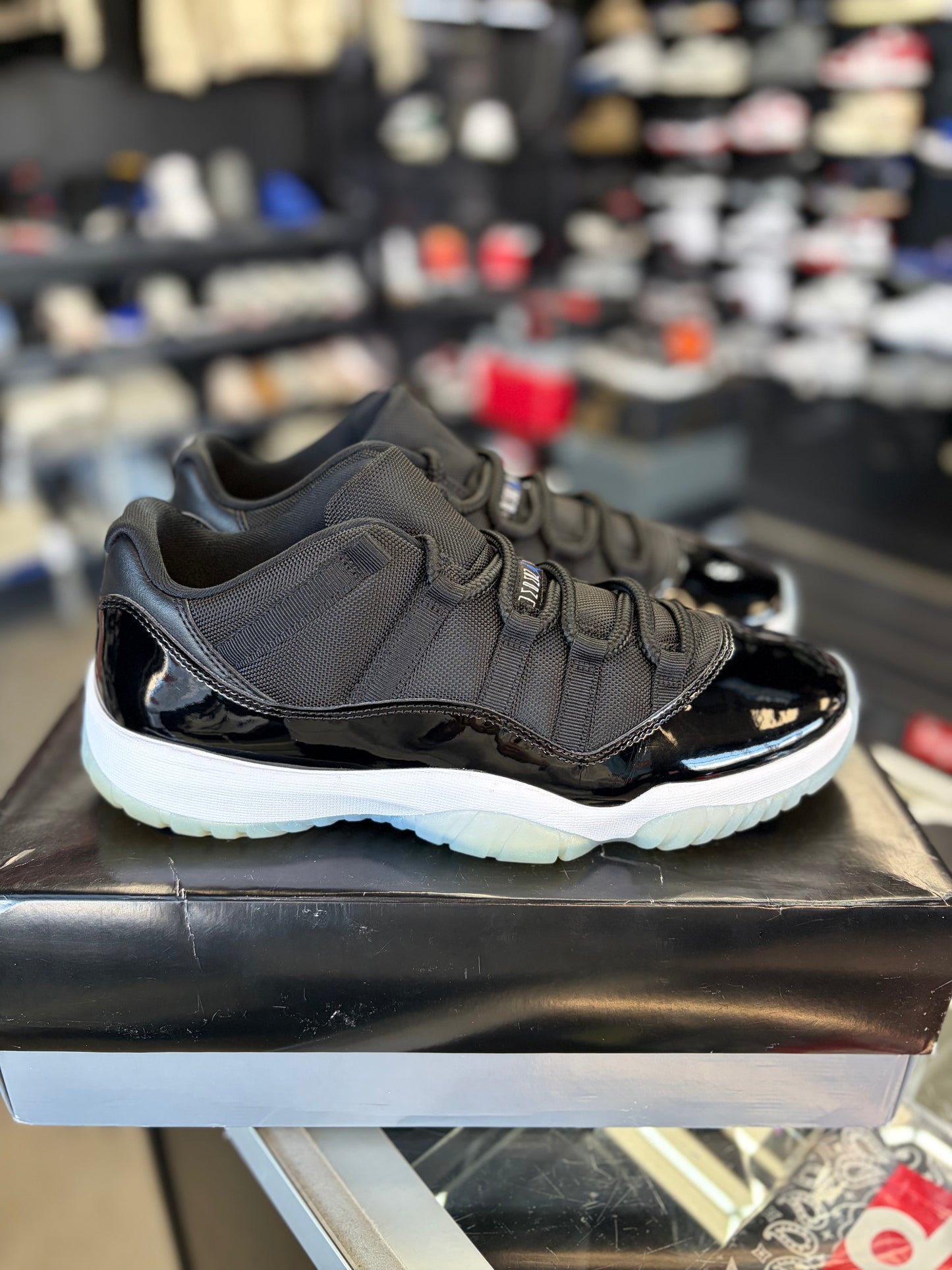 Jordan 11 Low “SPACEJAM” Size 11