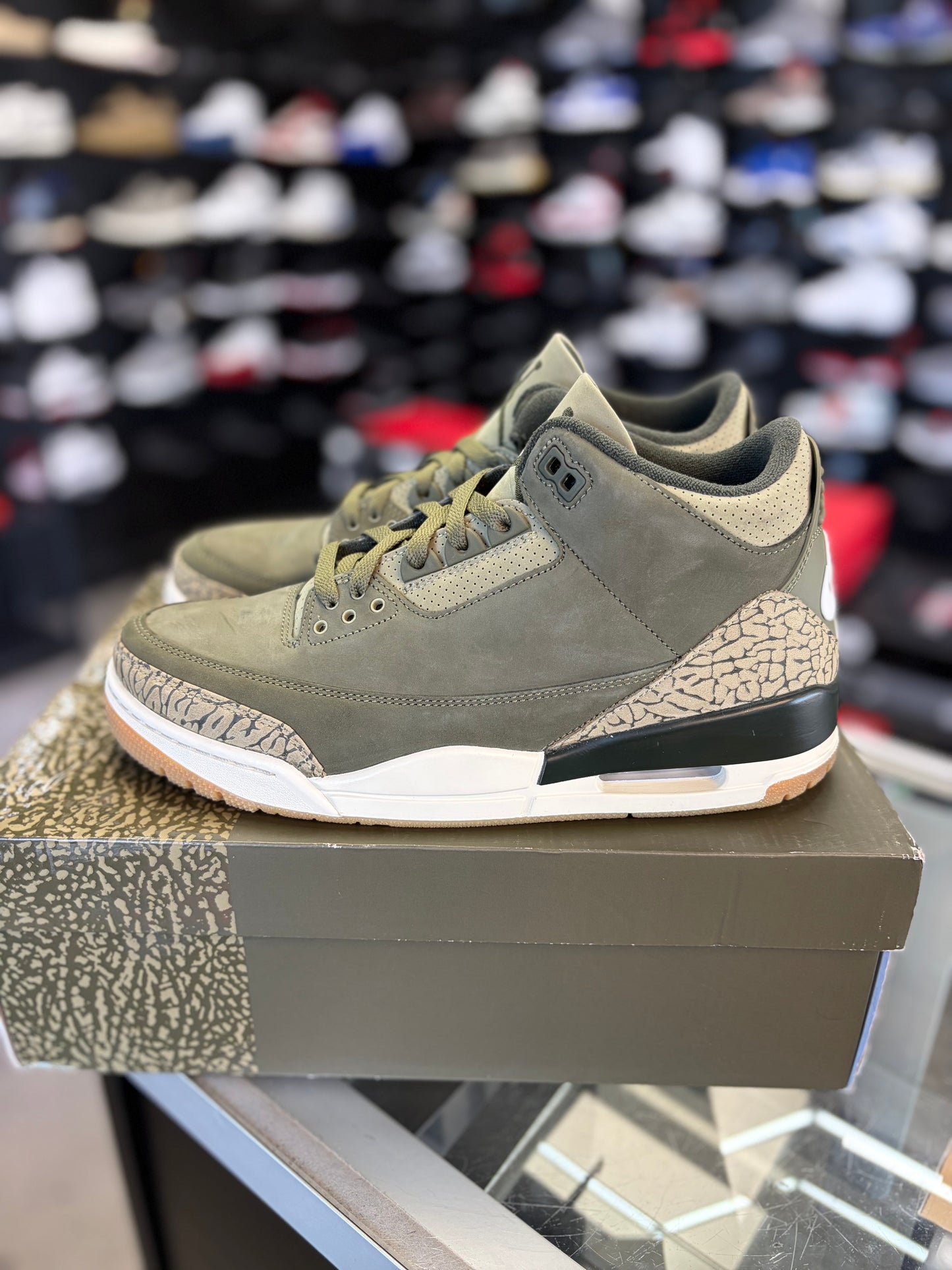 Jordan 3 “Family Affair” Size 9