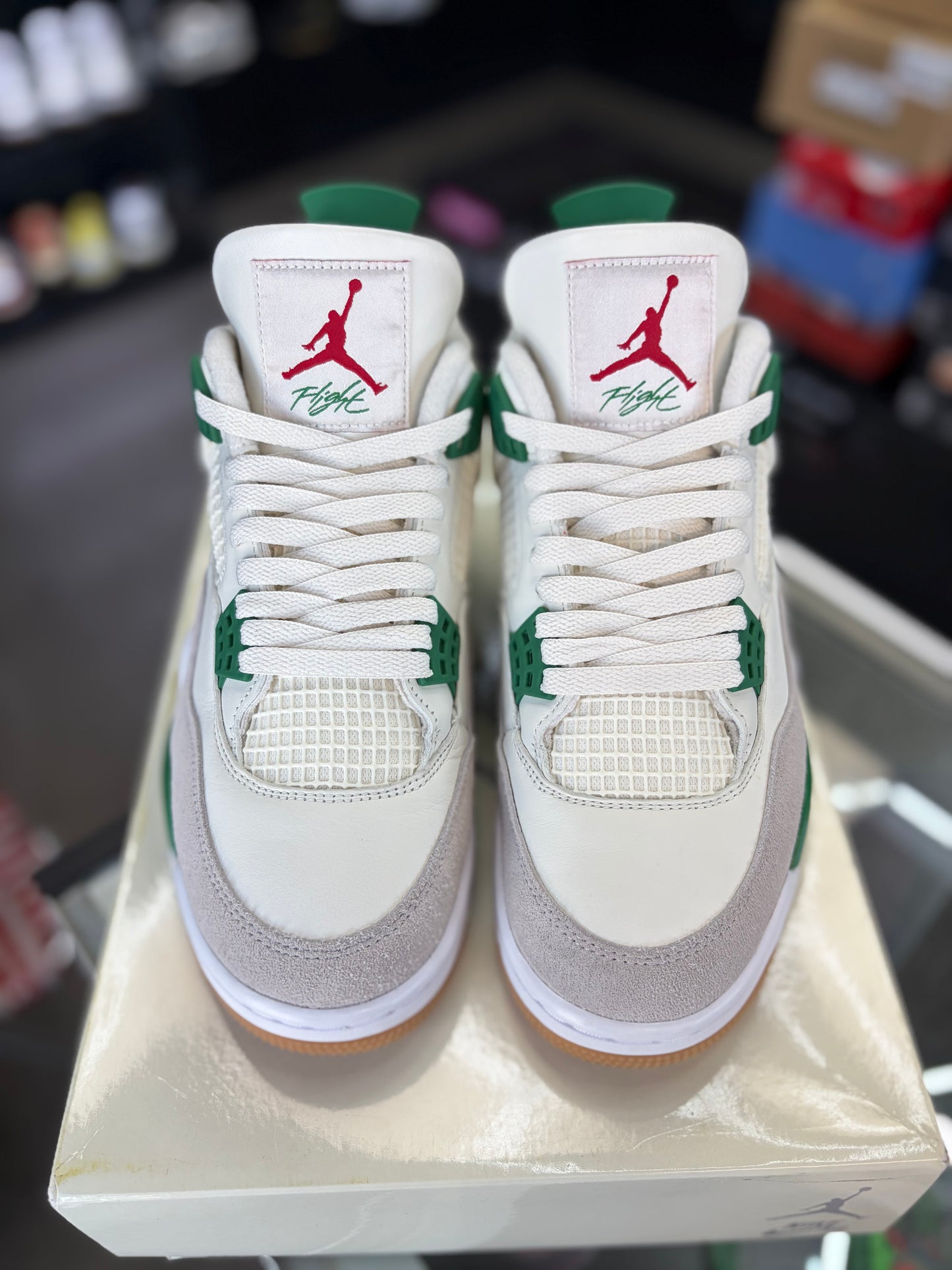Jordan 4 SB “Pine Green” Size 8.5