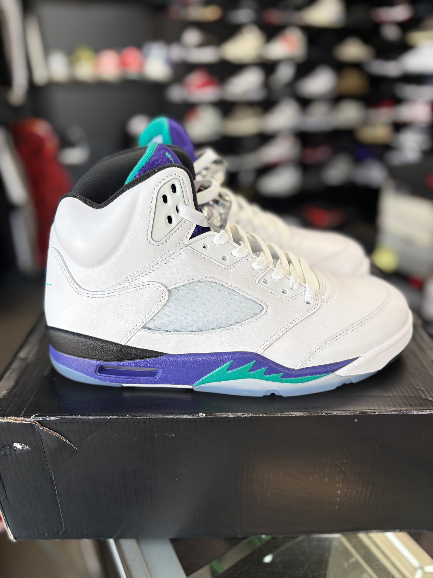 Jordan 5 “Grape” Size 10.5