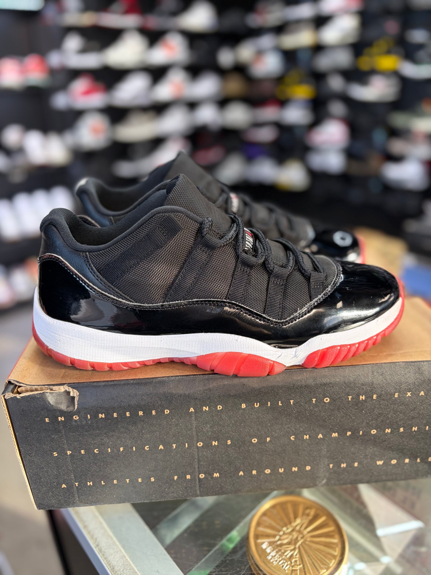 Jordan 11 Low “Bred” Size 10.5