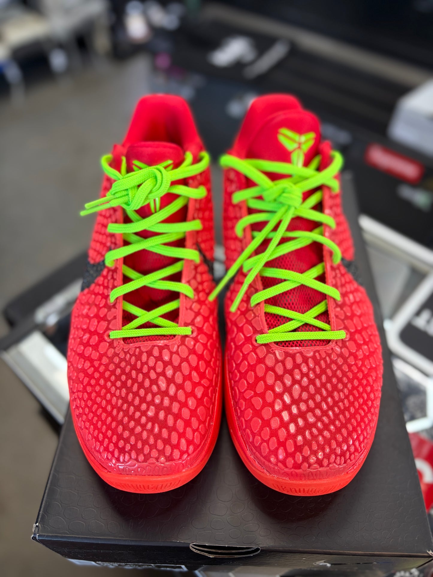Kobe 6 Protro “Reverse Grinch” Size 10.5
